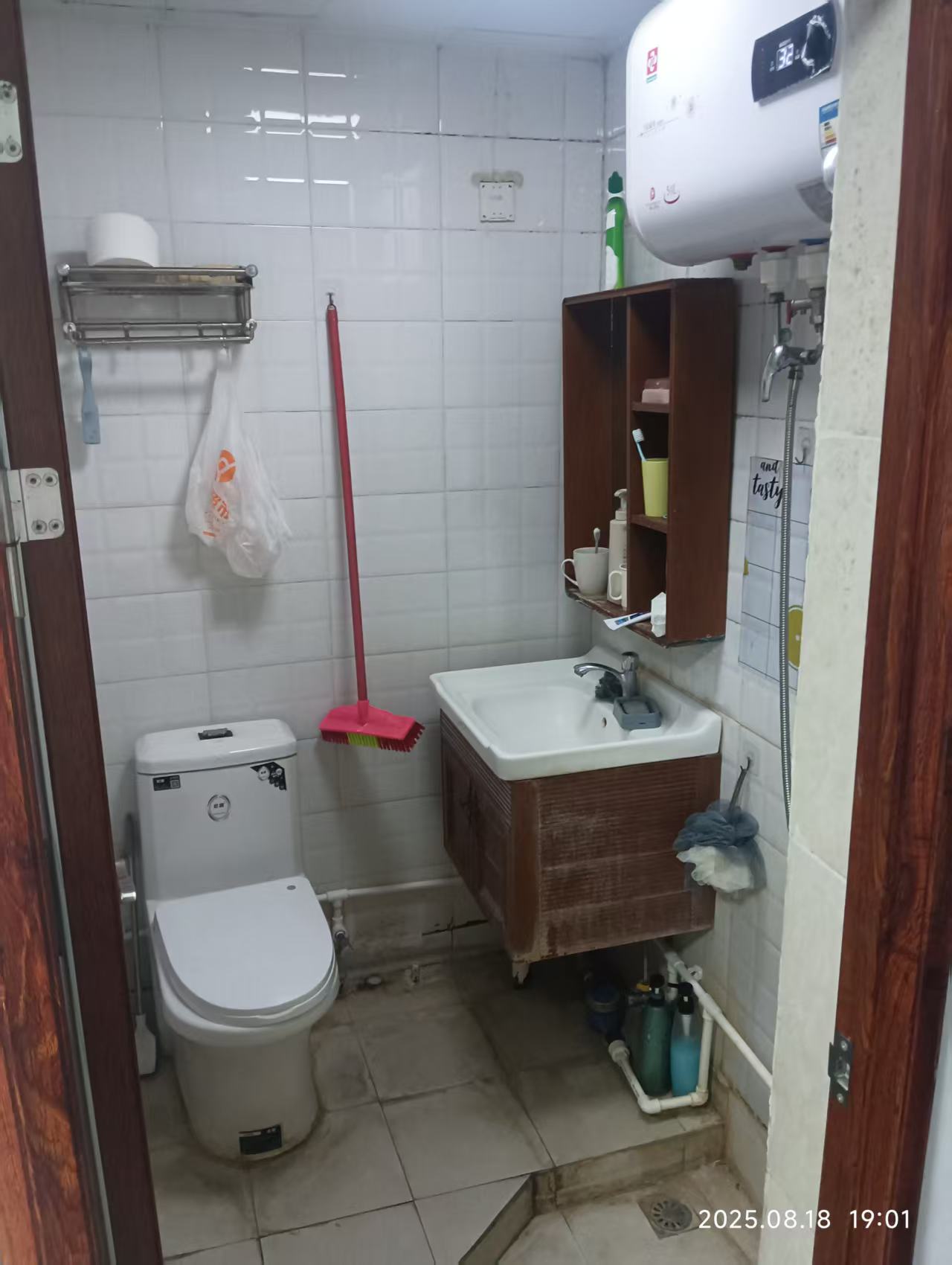 金海大厦(海秀西路)  1室0厅1卫    1100.0元/月 金海大厦(海秀西路)  1室0厅1卫    1100.0元/月室内图