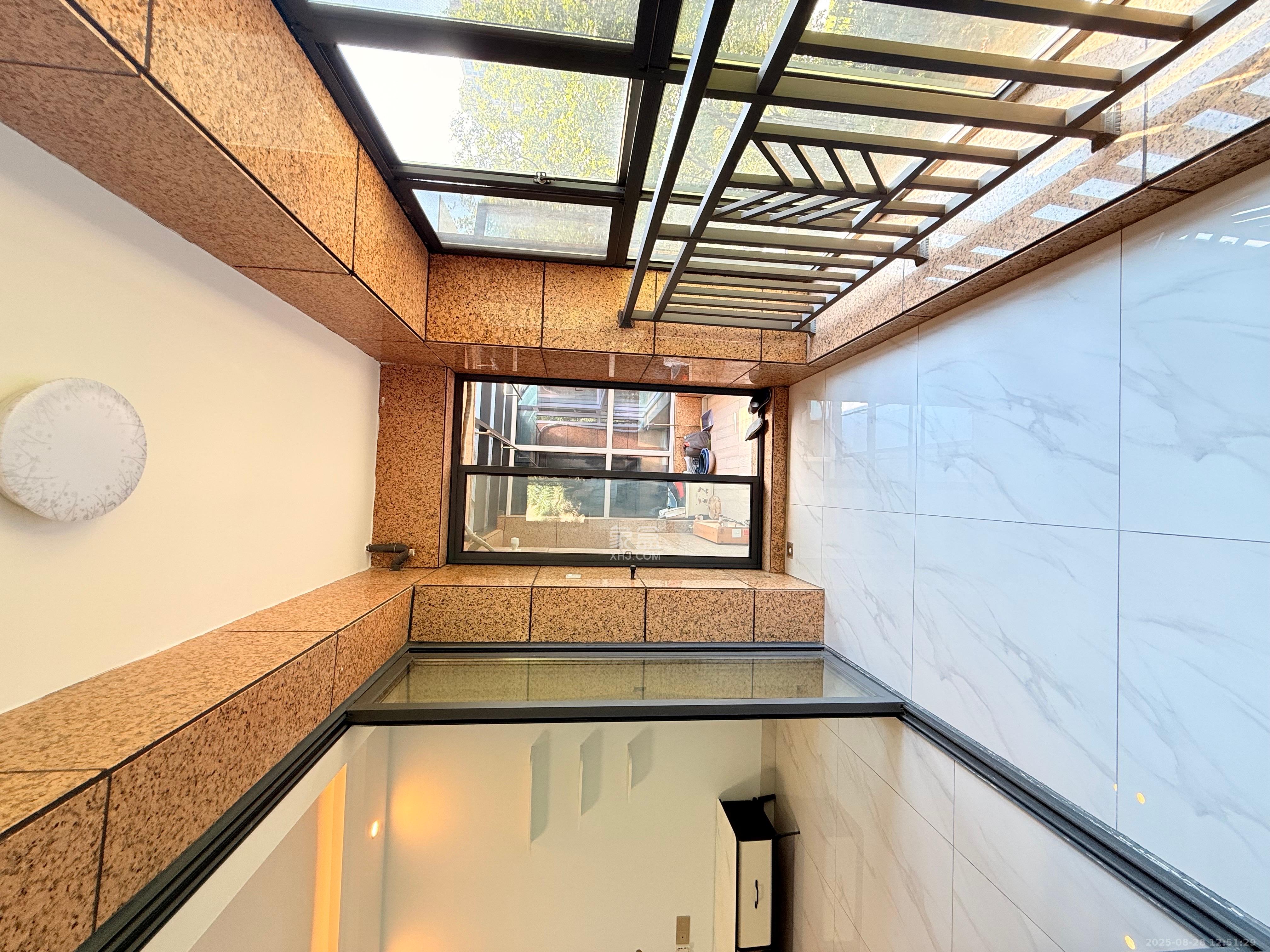 半山壹号  1室2厅1卫    2750.0元/月 半山壹号  1室2厅1卫    2750.0元/月室内图