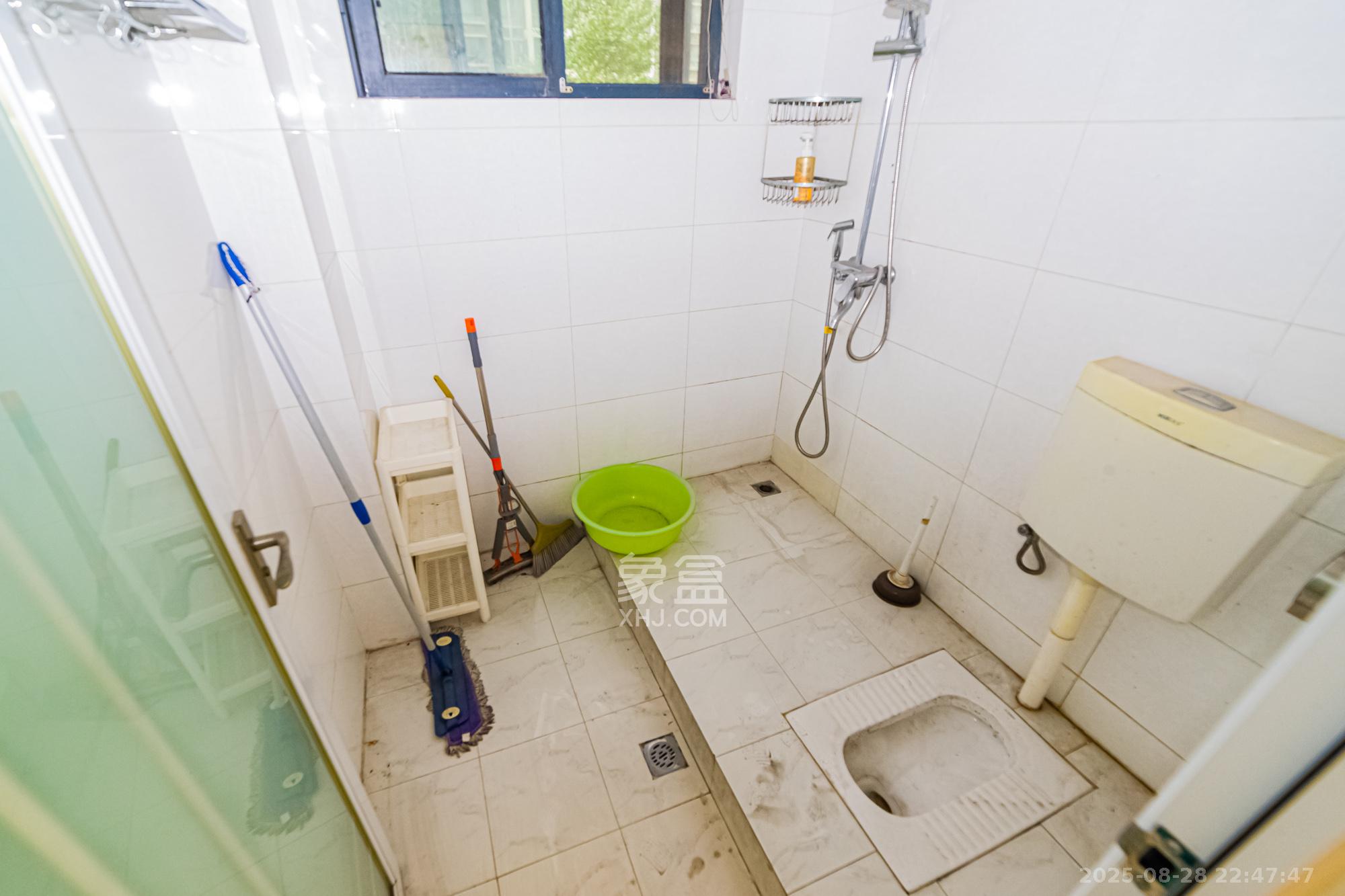 湘江世纪城鸿江苑  3室2厅2卫    99.0万卫生间