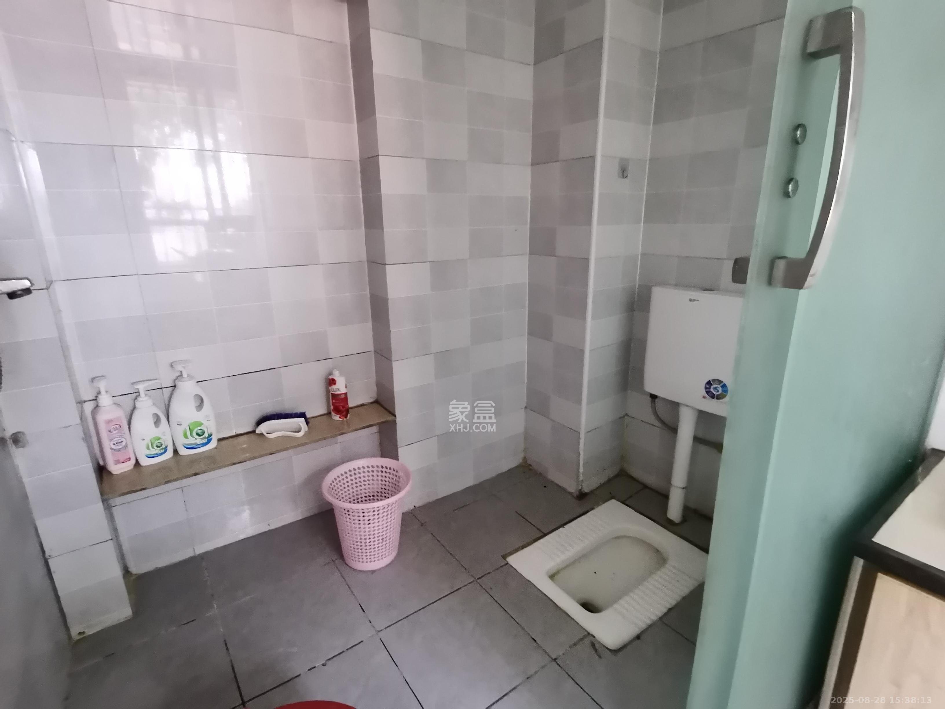 汽制宿舍 2室1厅1卫 1100.0元/月 汽制宿舍 2室1厅1卫 1100.0元/月室内图