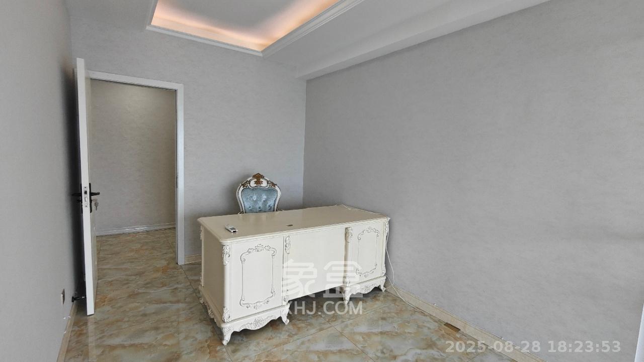 潮宗御苑 4室2厅2卫 8000.0元/月 潮宗御苑 4室2厅2卫 8000.0元/月室内图