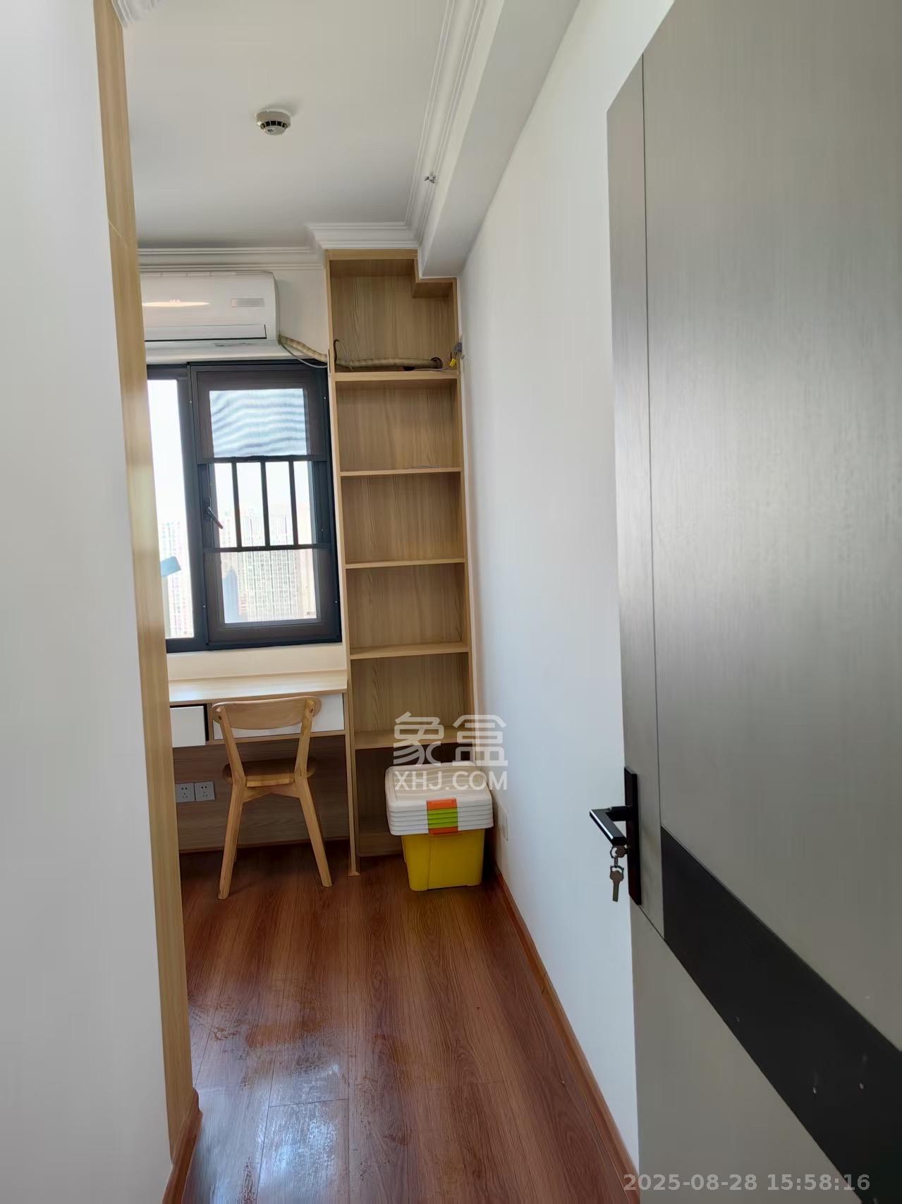 南山梅溪一方  4室2厅2卫   3600.00元/月室内图
