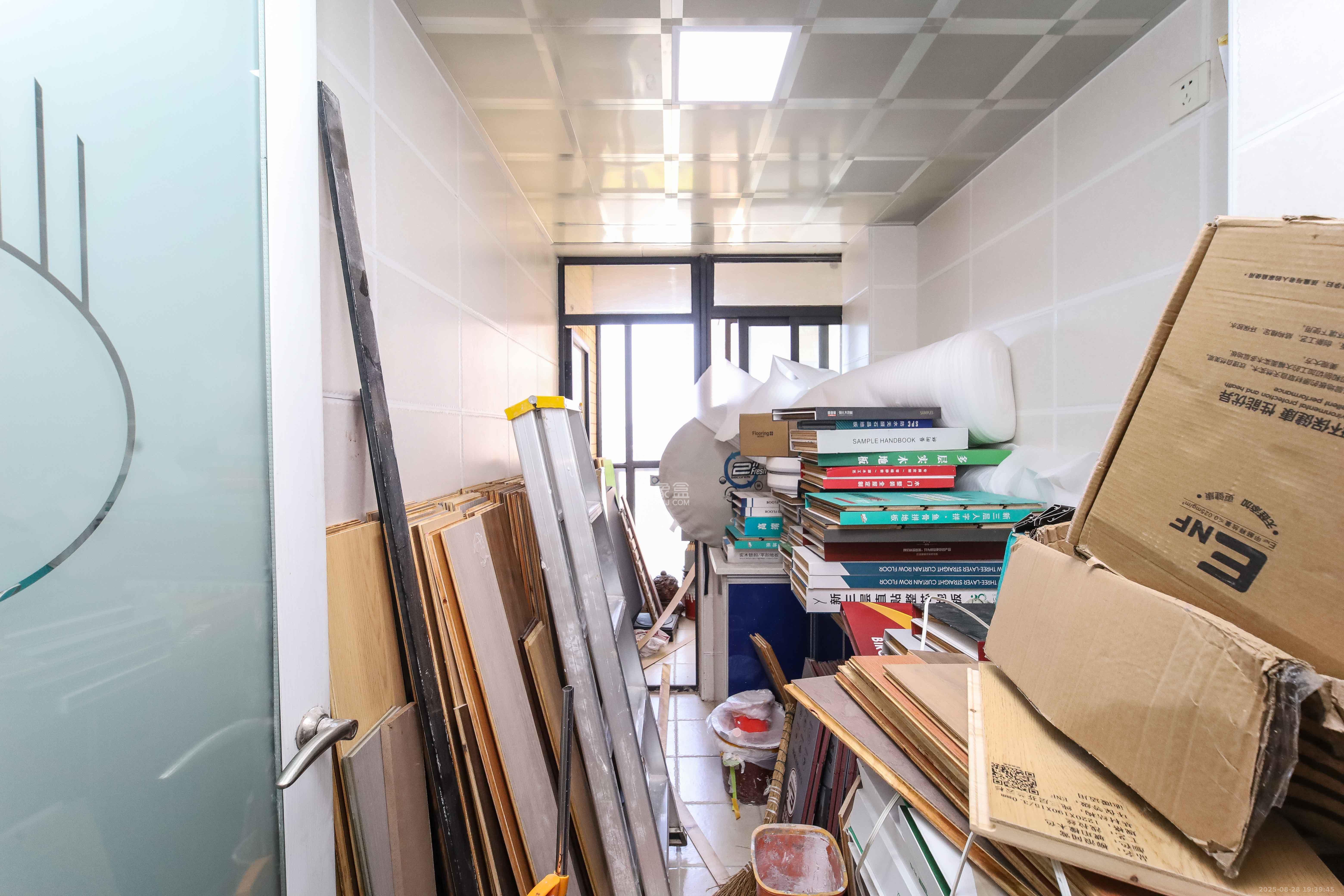 锦湘国际星城三期(锦绣苑)  1室2厅1卫    75.5万 锦湘国际星城三期(锦绣苑)  1室2厅1卫    75.5万厨房