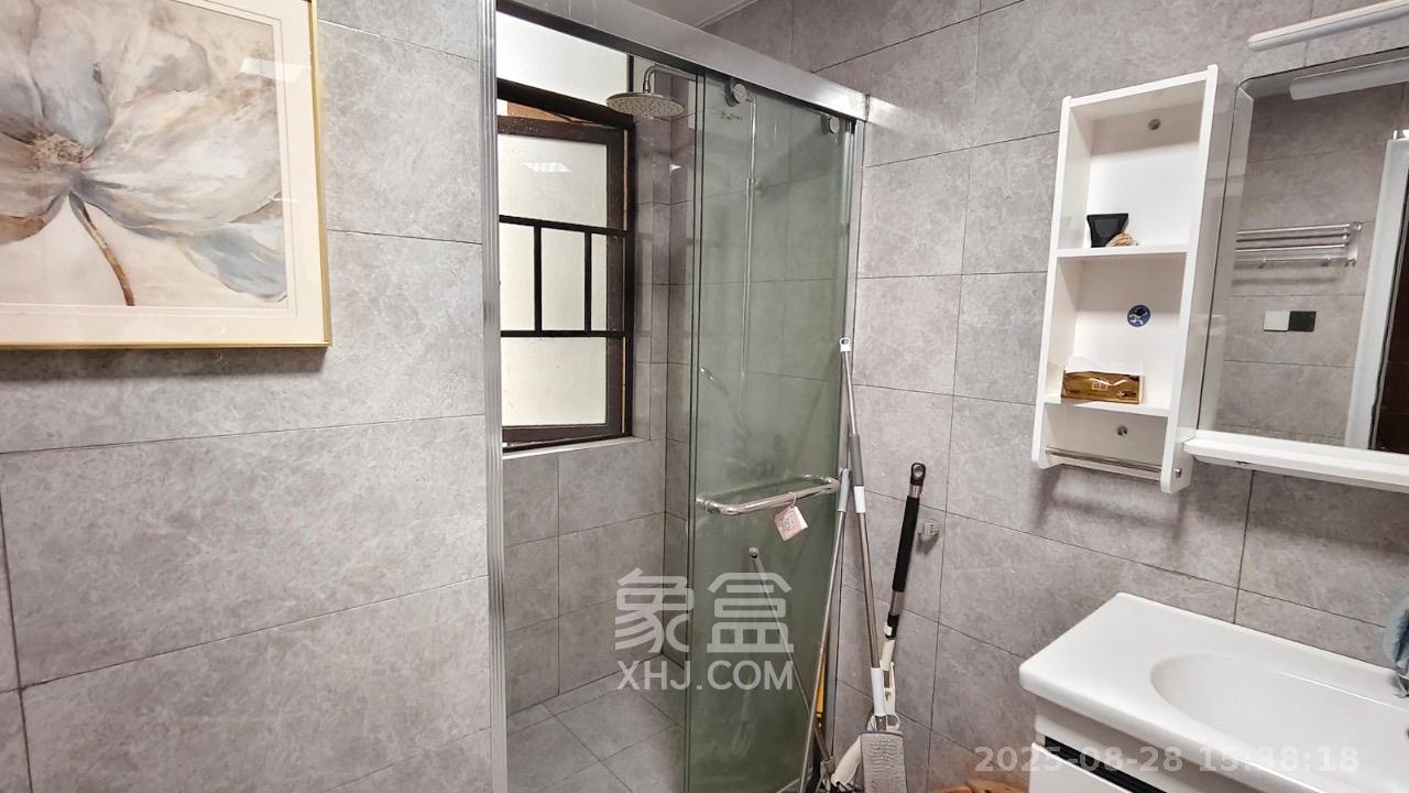 绿地海外滩一期 4室2厅2卫 2800.0元/月 绿地海外滩一期 4室2厅2卫 2800.0元/月室内图