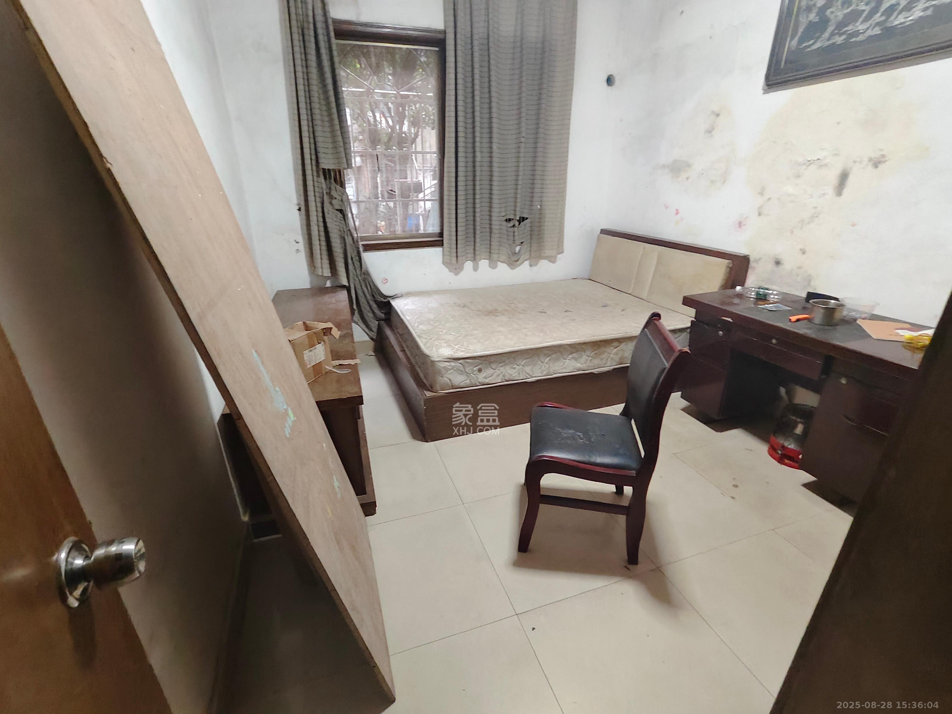 长监宿舍  1室2厅1卫    1900.0元/月室内图