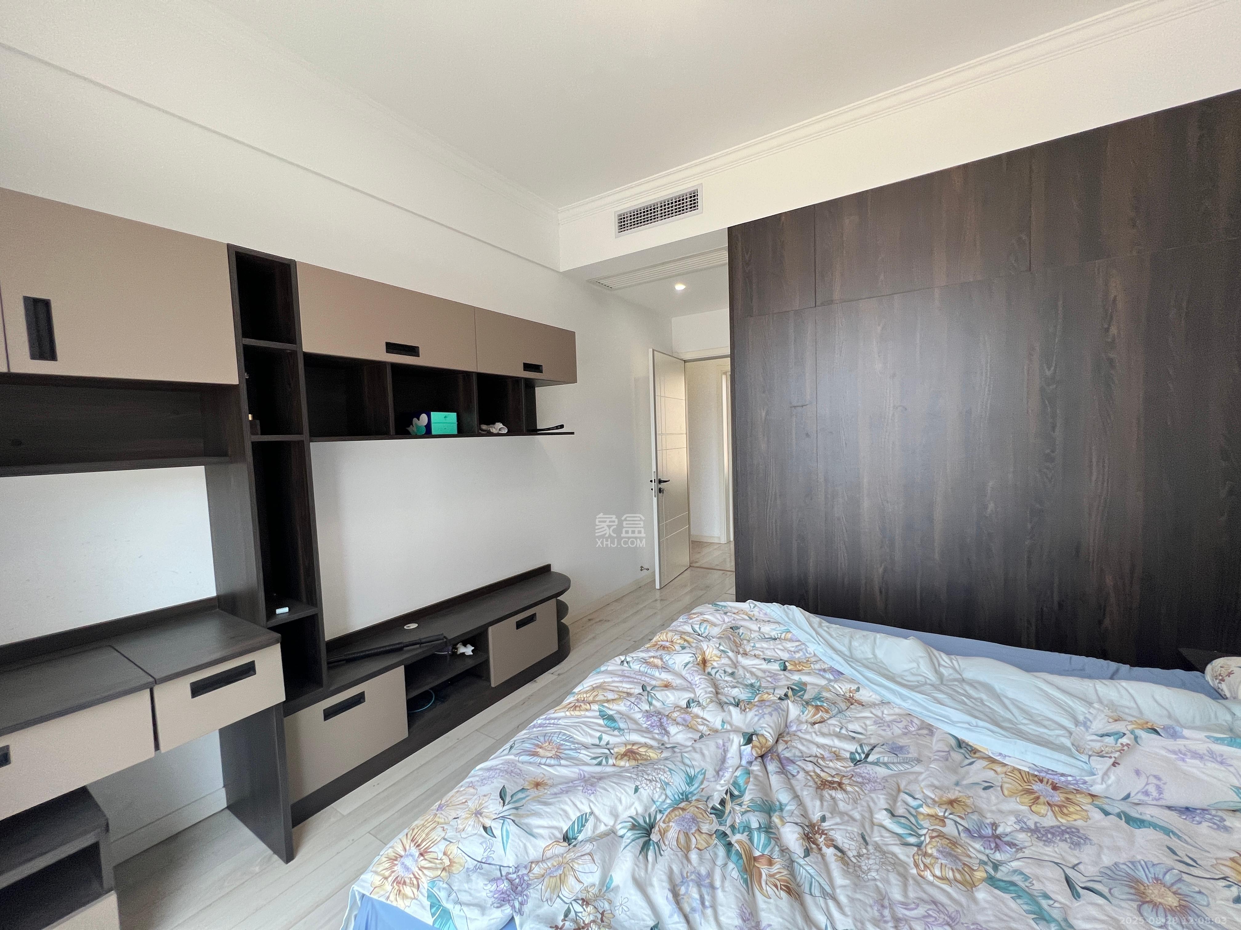 金茂梅溪湖  4室2厅2卫    4000.0元/月室内图