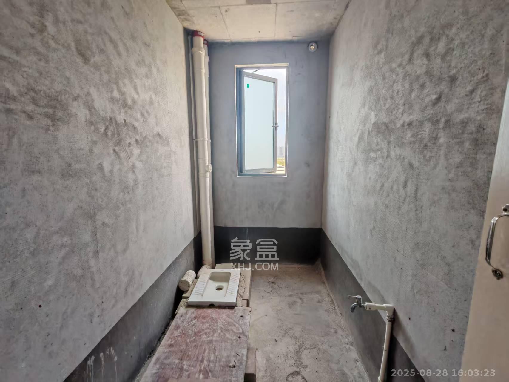 城发恒伟洋湖映2009  4室2厅2卫    2000.0元/月室内图