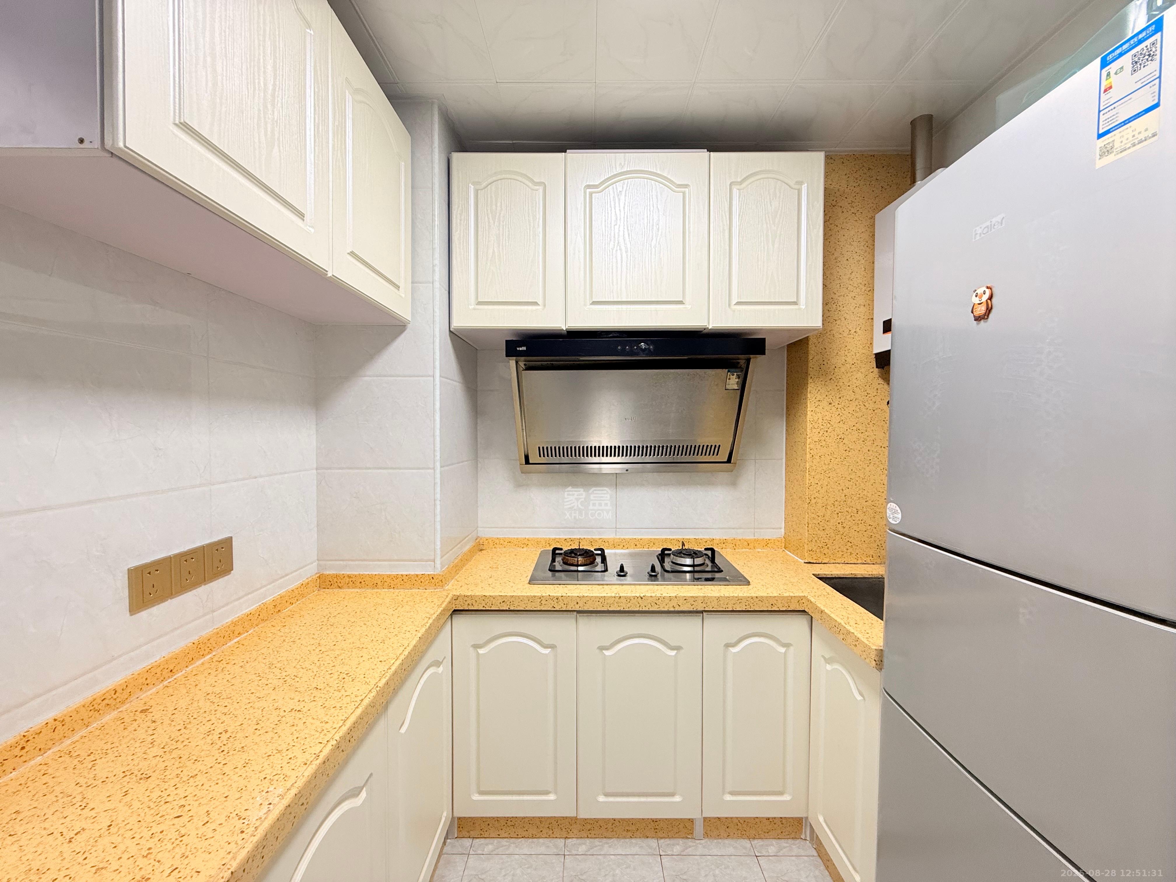 半山壹号  1室2厅1卫    2750.0元/月 半山壹号  1室2厅1卫    2750.0元/月室内图