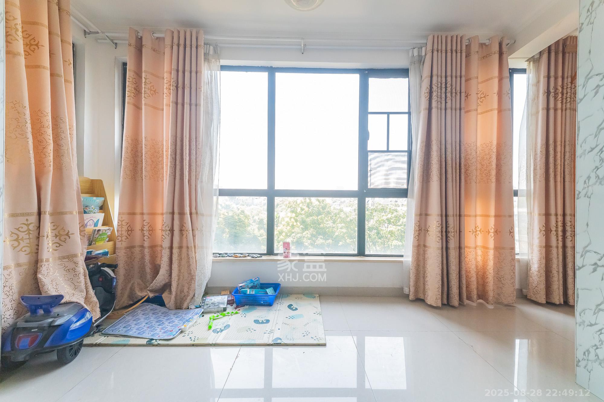 松雅湖金岸 3室2厅2卫 99.0万 松雅湖金岸 3室2厅2卫 99.0万阳台