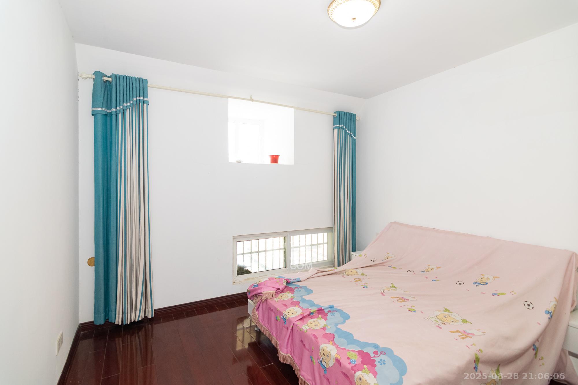 金地三千府(金地湖山樾、金地自在城) 1室0厅0卫 165.0万 金地三千府(金地湖山樾、金地自在城) 1室0厅0卫 165.0万卧室