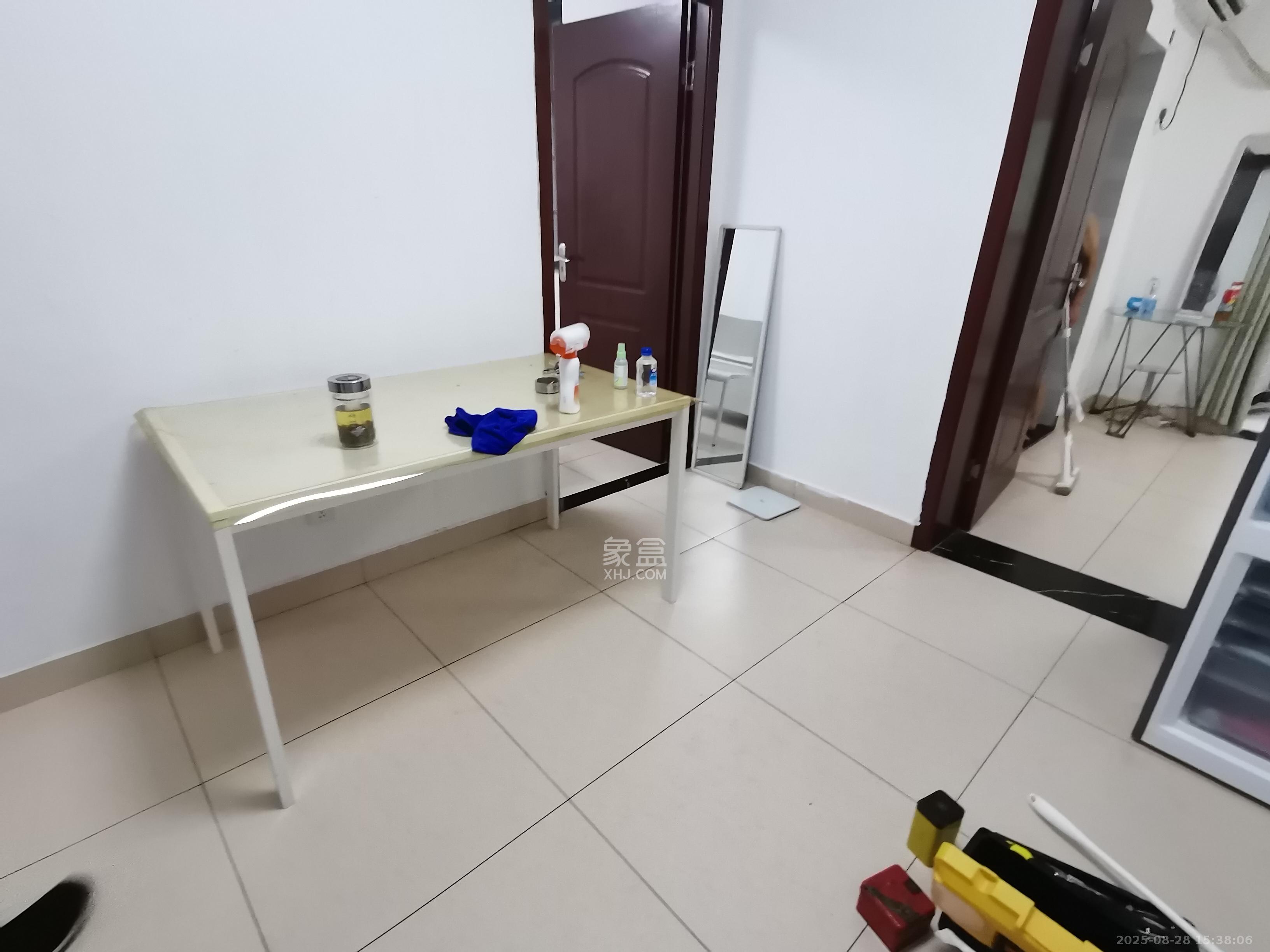 汽制宿舍 2室1厅1卫 1100.0元/月 汽制宿舍 2室1厅1卫 1100.0元/月室内图