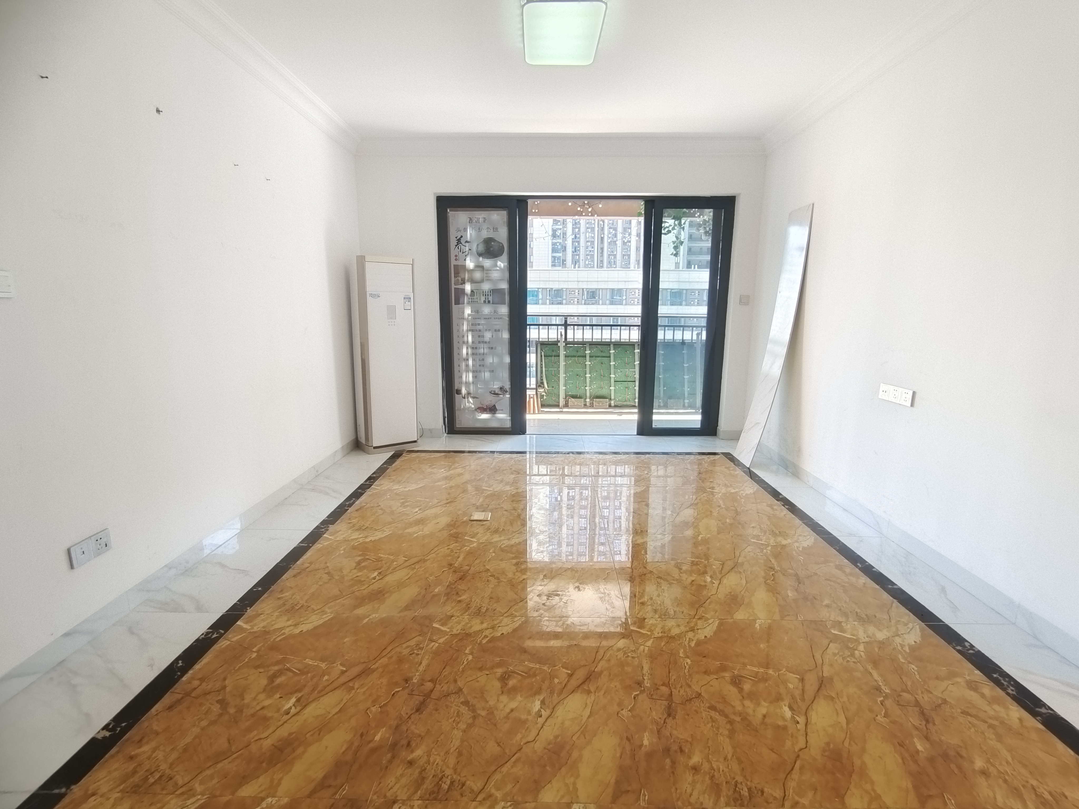 碧桂园梓山府 3室2厅2卫 1800.0元/月 碧桂园梓山府 3室2厅2卫 1800.0元/月室内图