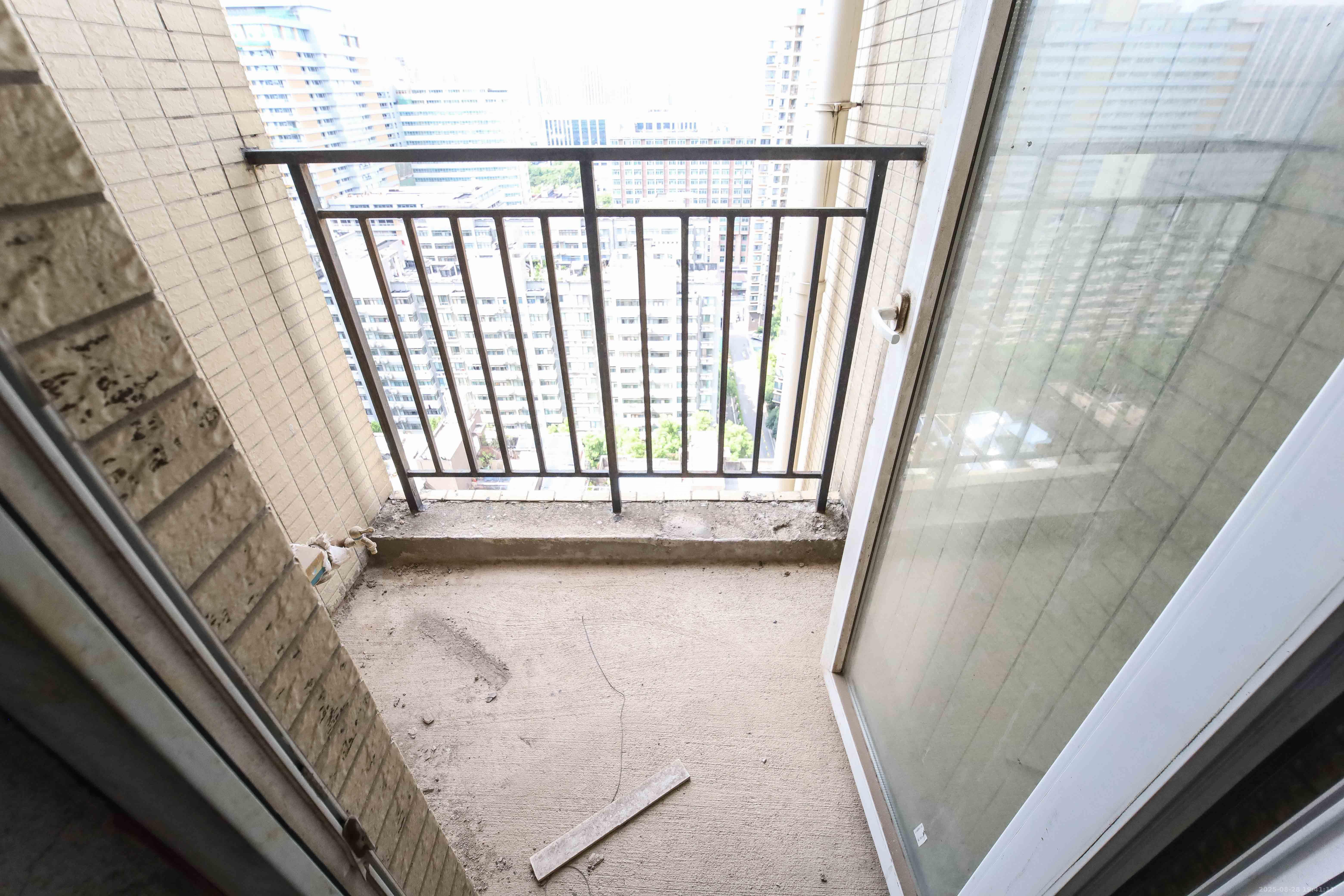 泊爱蓝湾  4室2厅2卫    125.0万 泊爱蓝湾  4室2厅2卫    125.0万阳台