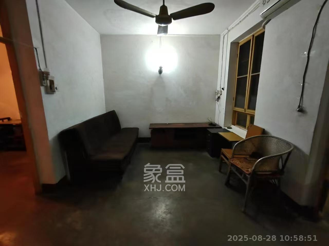 长勘小区  3室1厅1卫   1600.00元/月