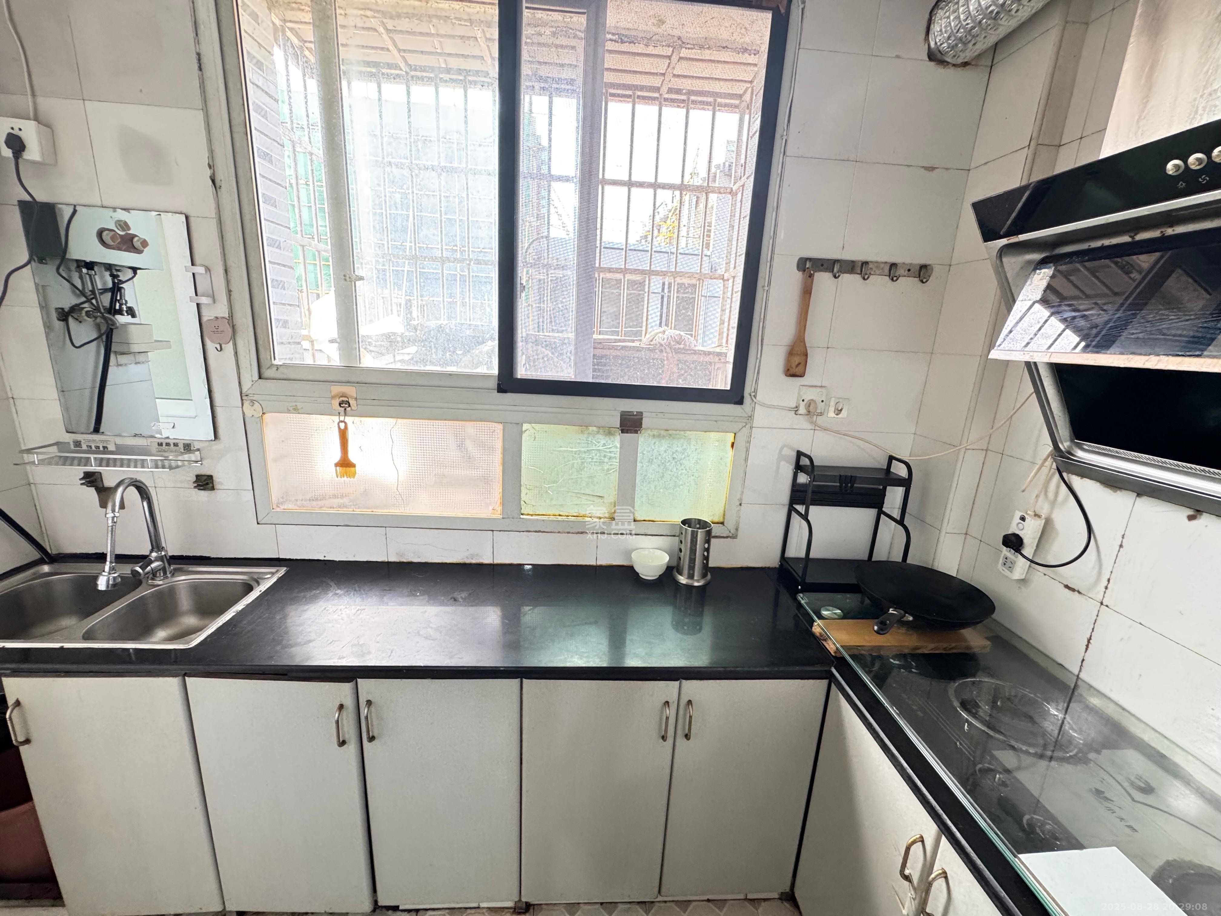 楚湘街一条巷散盘  2室1厅1卫    1800.0元/月 楚湘街一条巷散盘  2室1厅1卫    1800.0元/月室内图