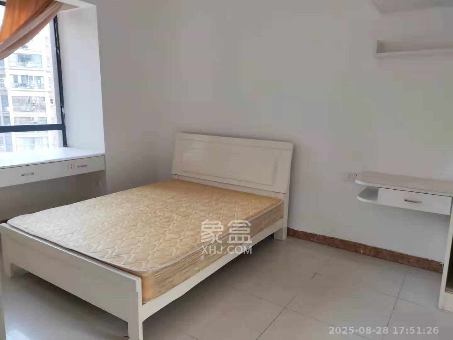 秀峰景园（领秀峰）  3室1厅1卫   2100.00元/月