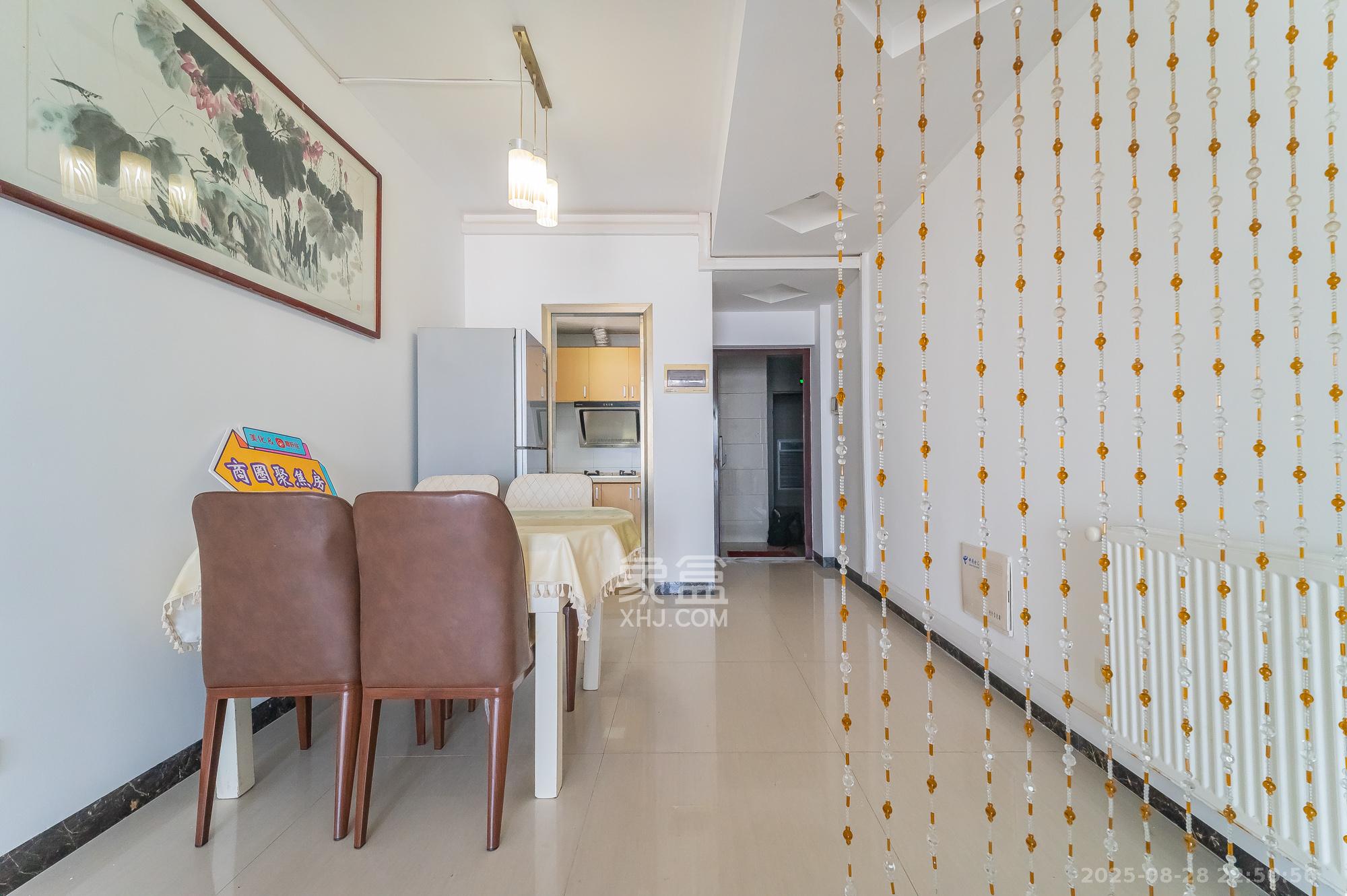 水岸世景  2室2厅1卫    53.8万 水岸世景  2室2厅1卫    53.8万客厅