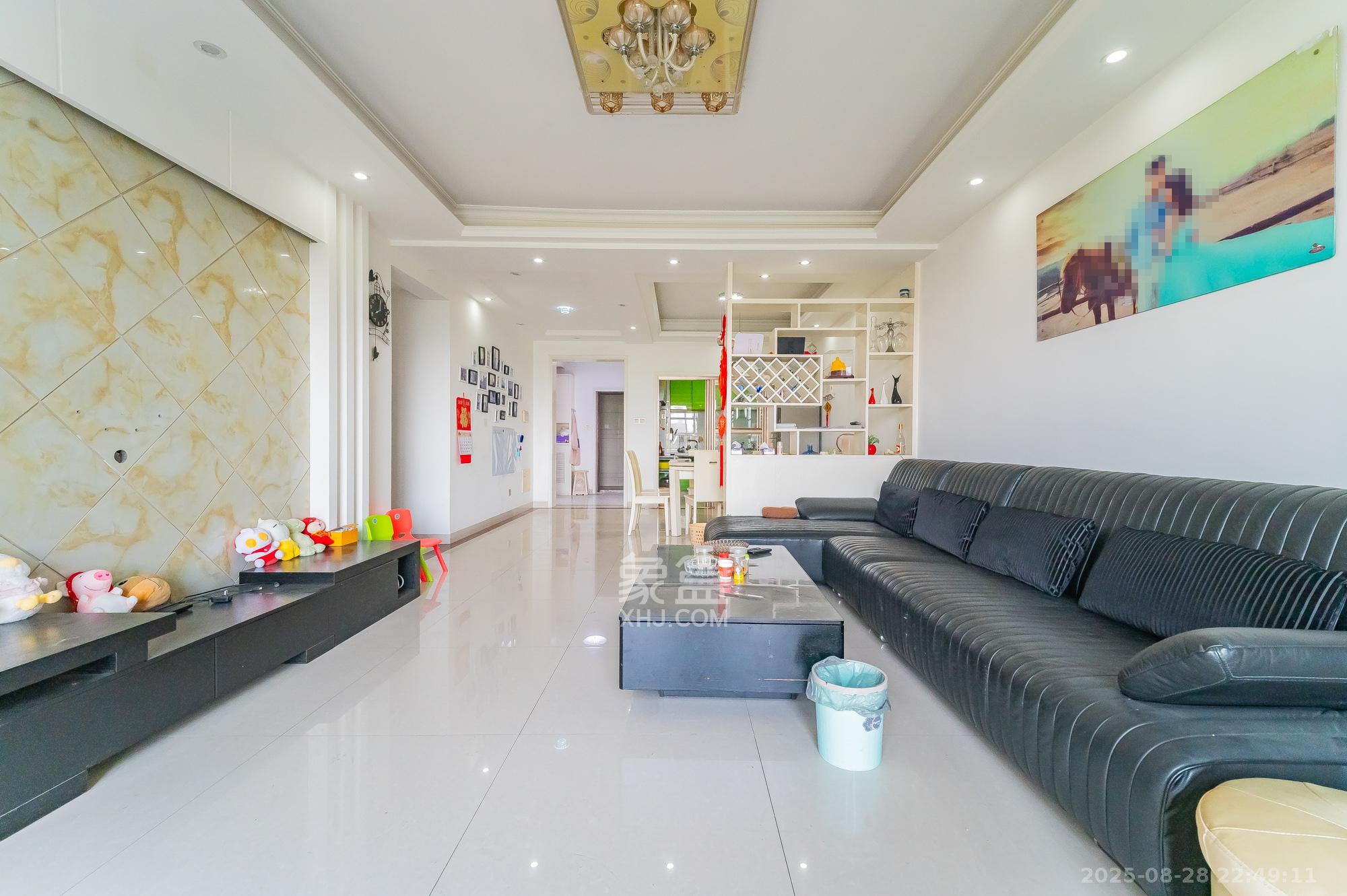 松雅湖金岸 3室2厅2卫 99.0万 松雅湖金岸 3室2厅2卫 99.0万客厅