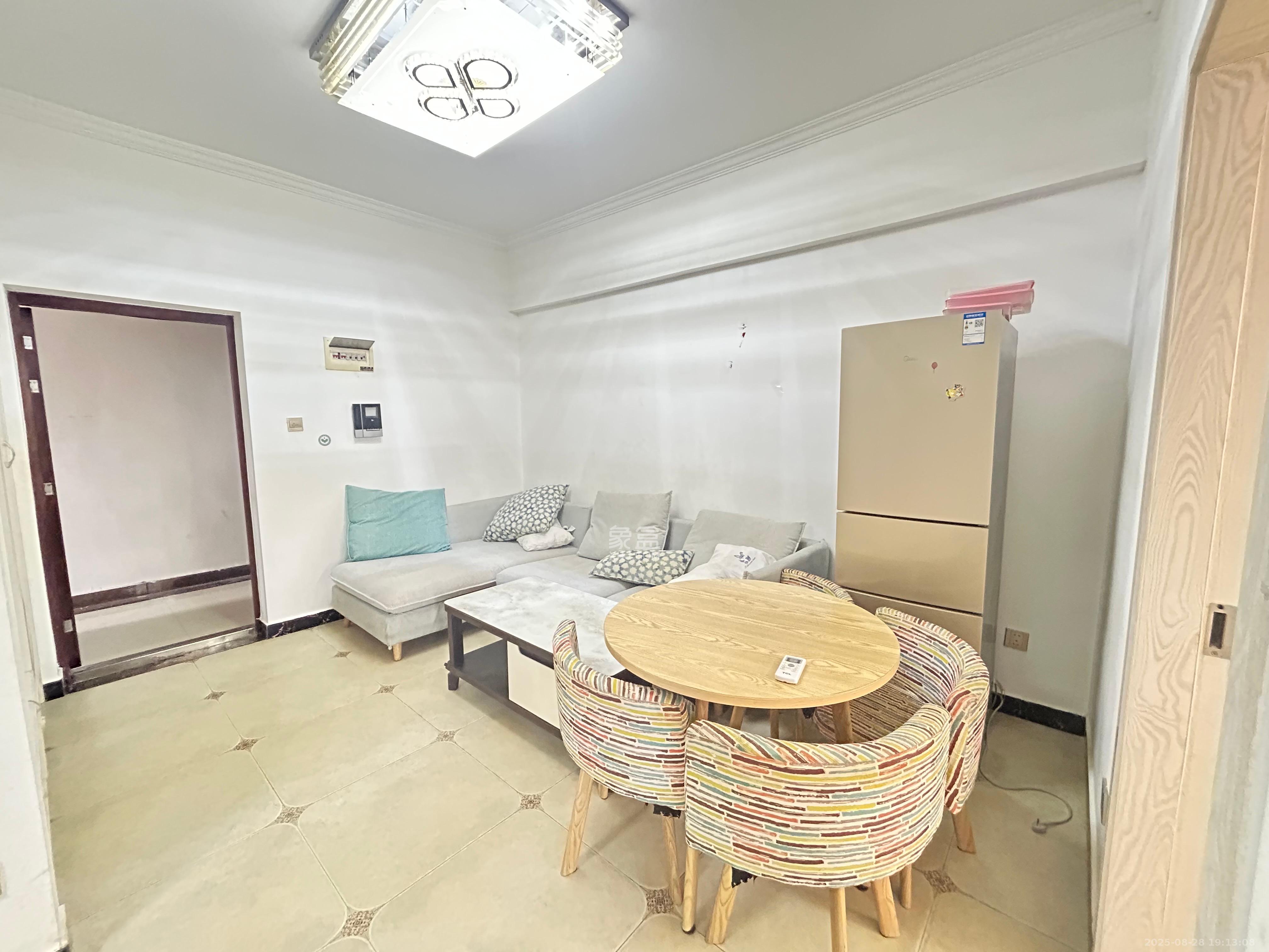 东岸城邦  2室2厅1卫   1600.00元/月