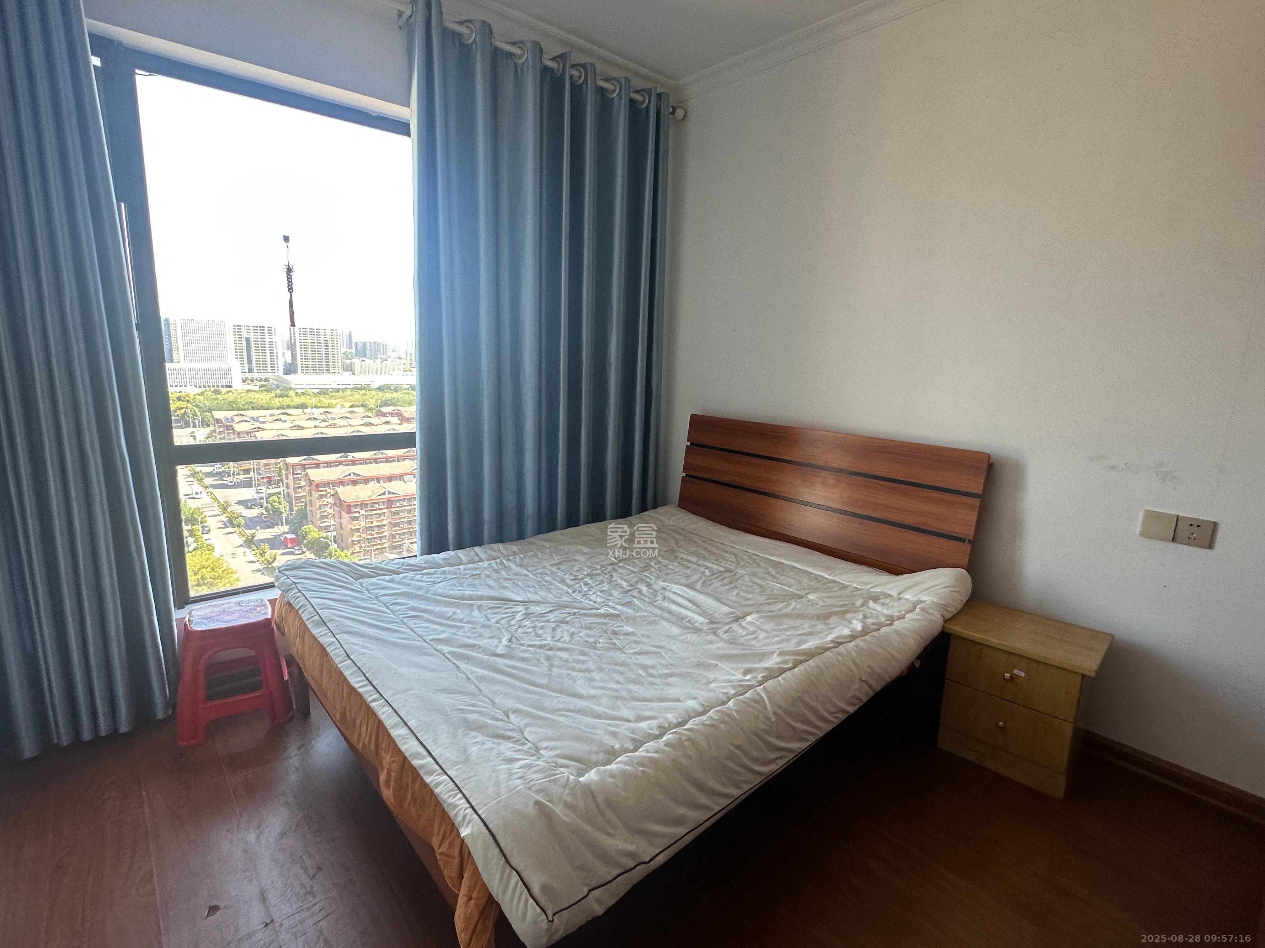 东宜兰园  3室1厅2卫   2300.00元/月