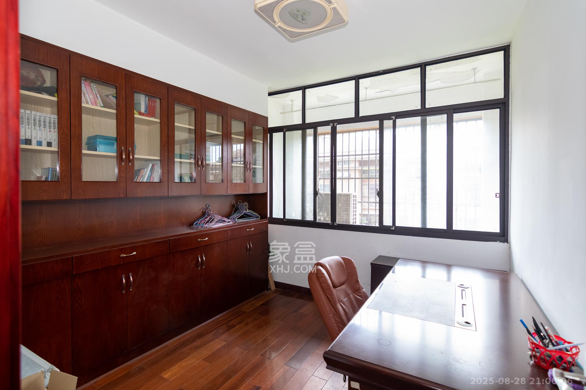 金地三千府(金地湖山樾、金地自在城) 1室0厅0卫 165.0万 金地三千府(金地湖山樾、金地自在城) 1室0厅0卫 165.0万卧室