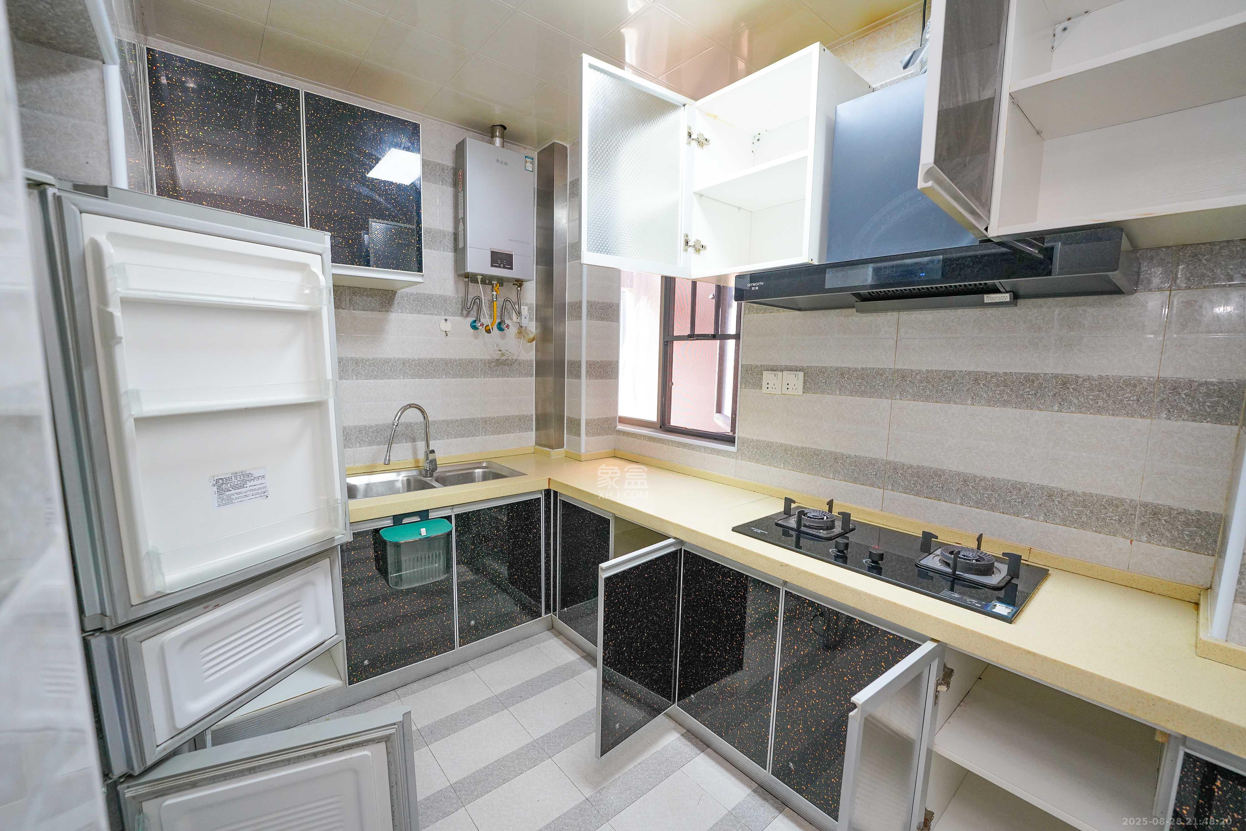 怡海星城  3室2厅1卫    60.0万 怡海星城  3室2厅1卫    60.0万厨房