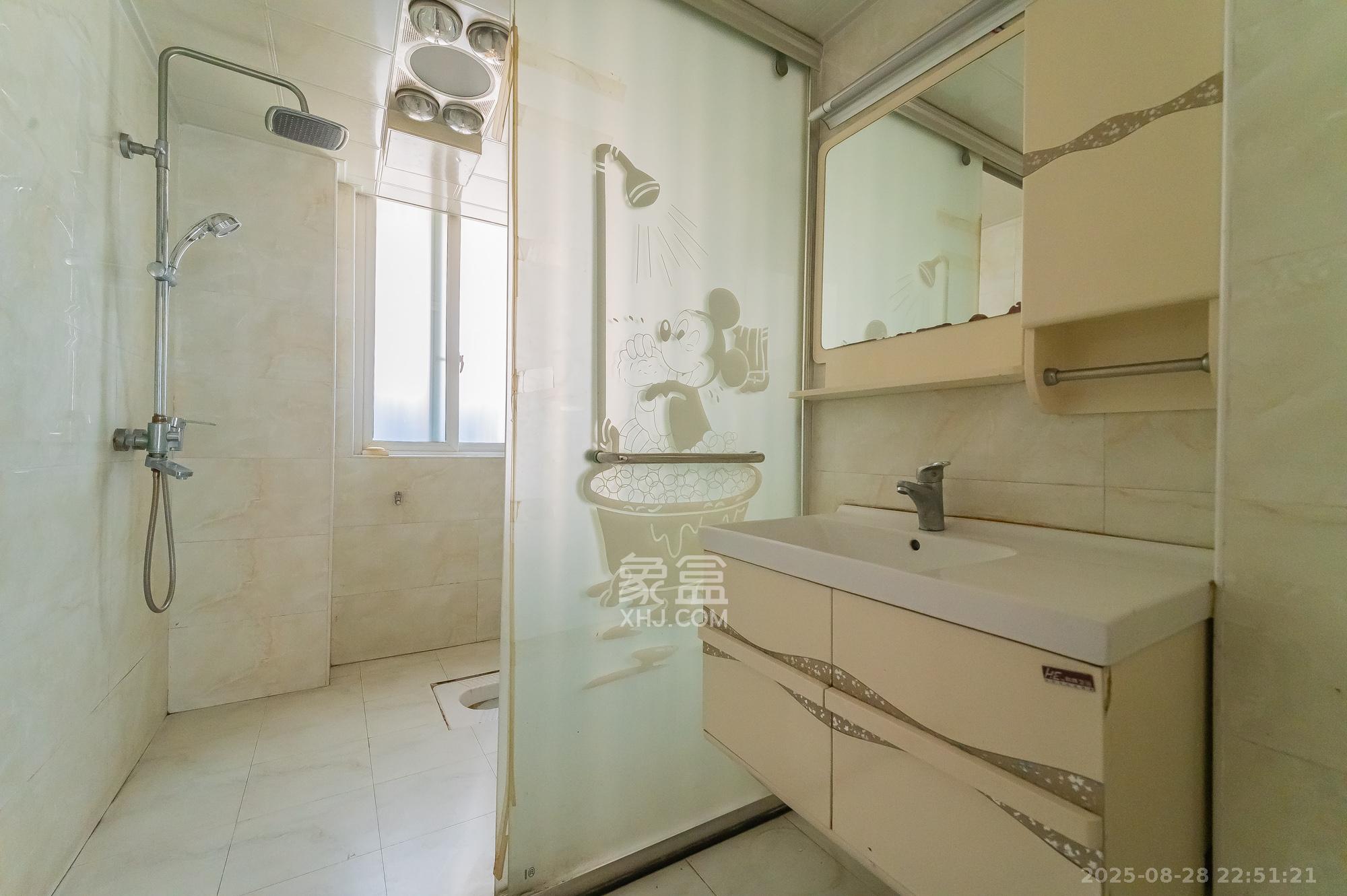 泊林晶城 4室2厅1卫 88.0万 泊林晶城 4室2厅1卫 88.0万卫生间