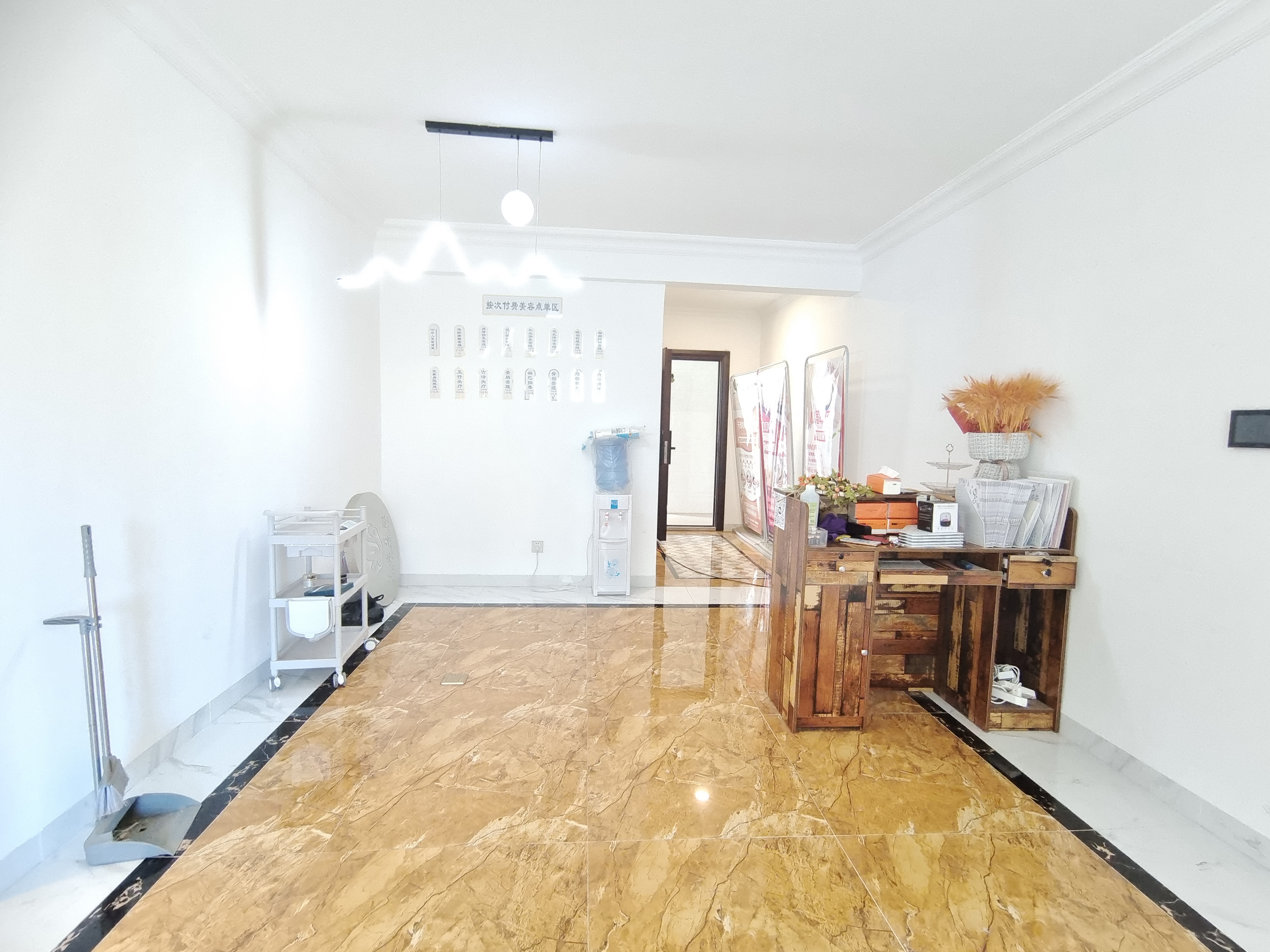 碧桂园梓山府 3室2厅2卫 1800.0元/月 碧桂园梓山府 3室2厅2卫 1800.0元/月室内图