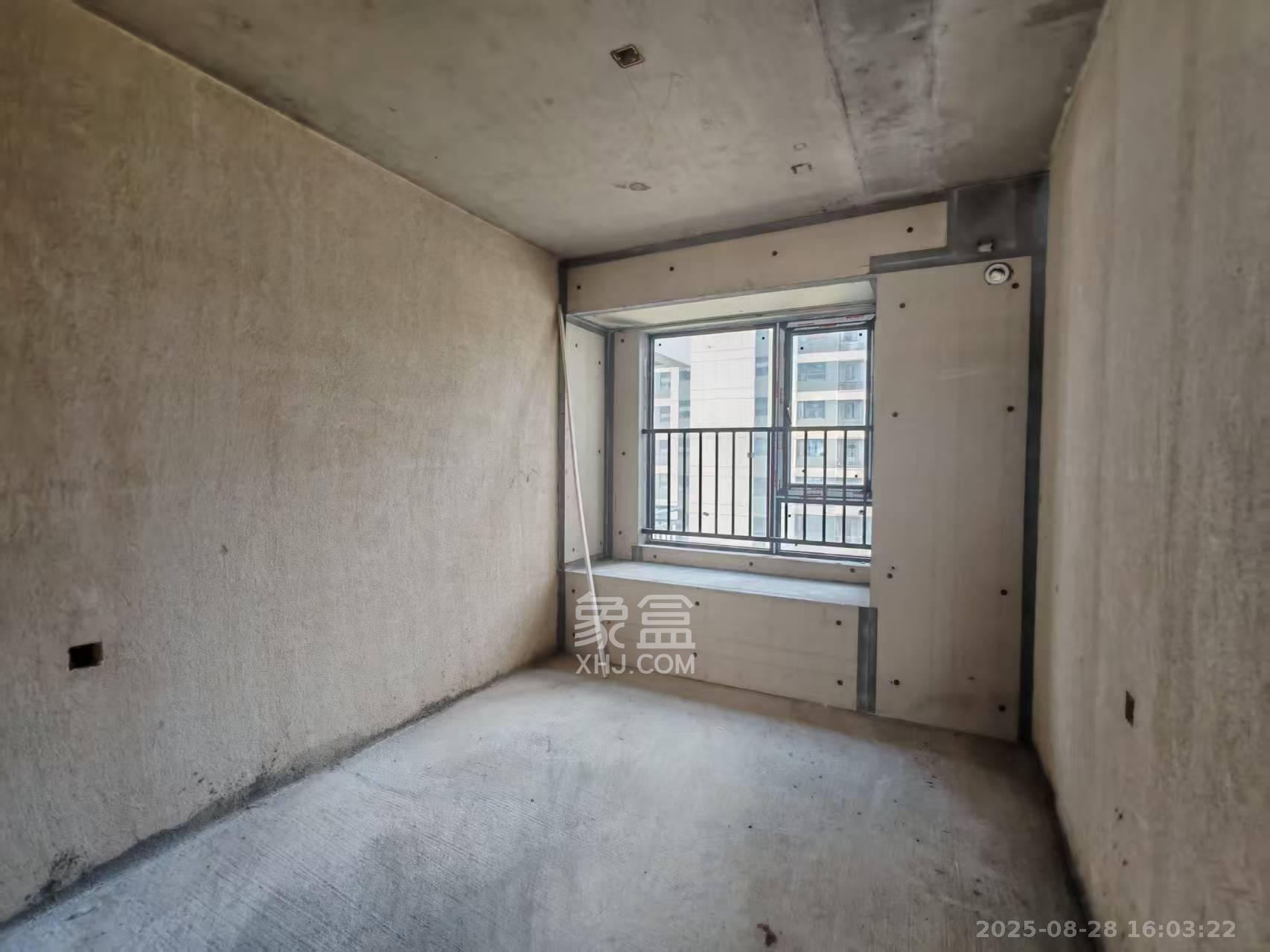 城发恒伟洋湖映2009  4室2厅2卫    2000.0元/月室内图