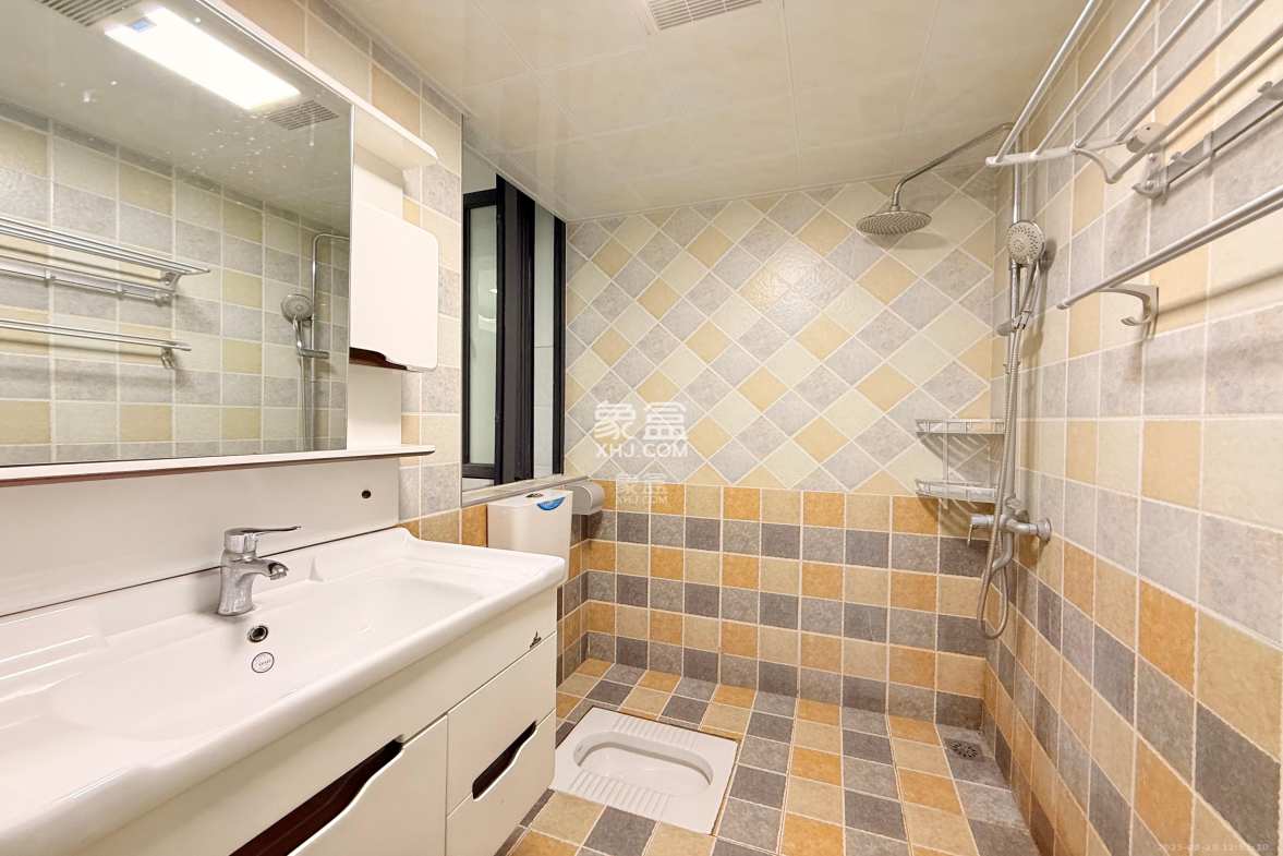 半山壹号  1室2厅1卫    2750.0元/月 半山壹号  1室2厅1卫    2750.0元/月室内图