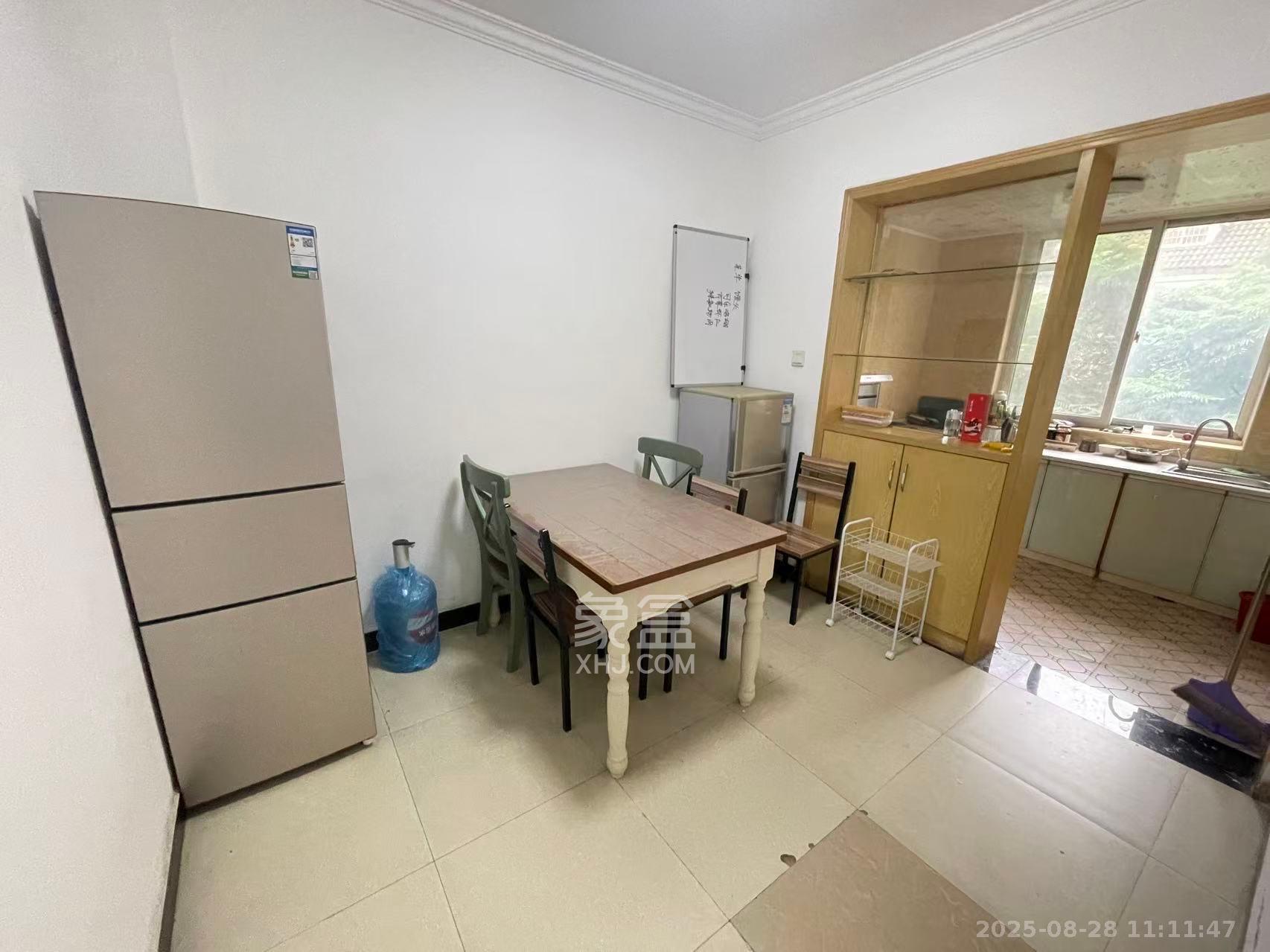 华银南苑 3室2厅1卫 2200.0元/月 华银南苑 3室2厅1卫 2200.0元/月室内图