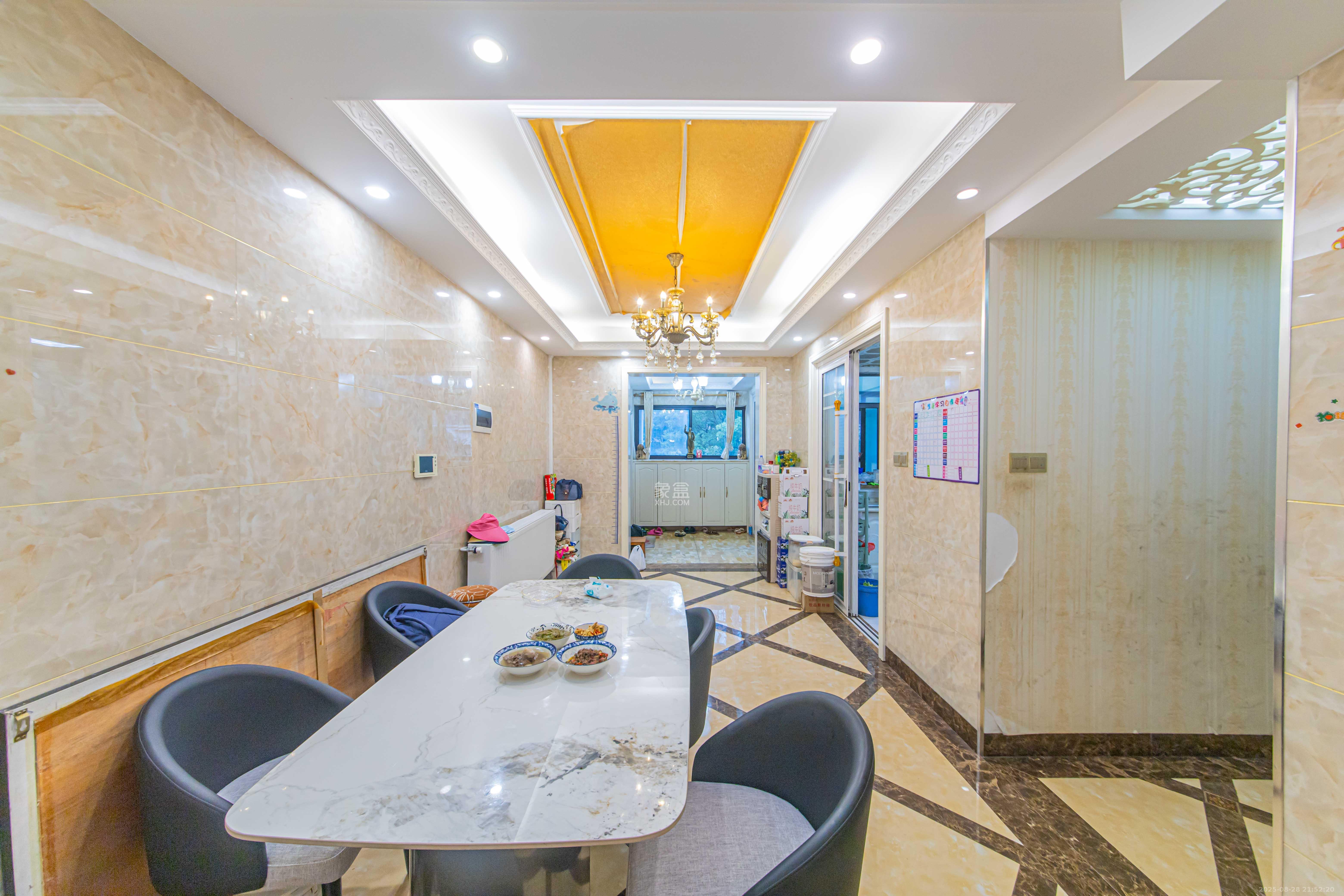 夏威夷碧水春城(碧桂园城市花园)  4室2厅2卫    135.0万 夏威夷碧水春城(碧桂园城市花园)  4室2厅2卫    135.0万客厅