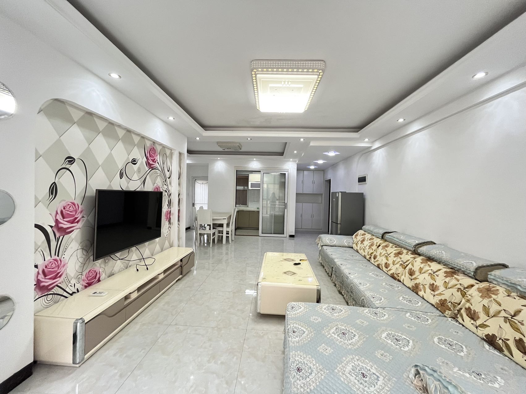 富兴嘉城 3室2厅2卫 1500.0元/月 富兴嘉城 3室2厅2卫 1500.0元/月室内图