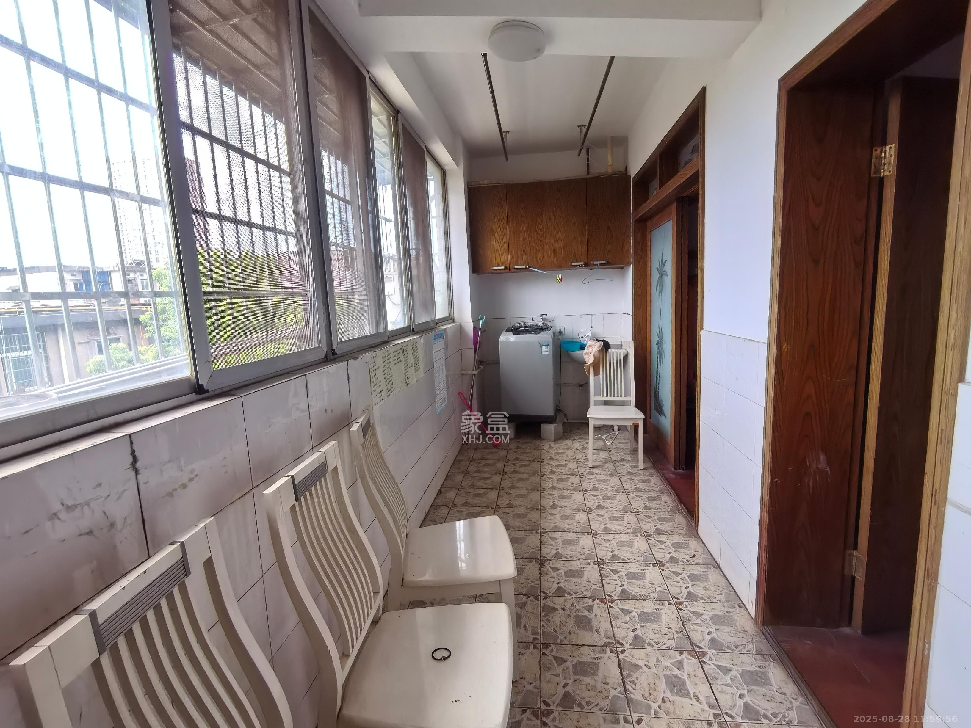 中建五局信和苑三区 3室2厅1卫 1700.0元/月 中建五局信和苑三区 3室2厅1卫 1700.0元/月室内图