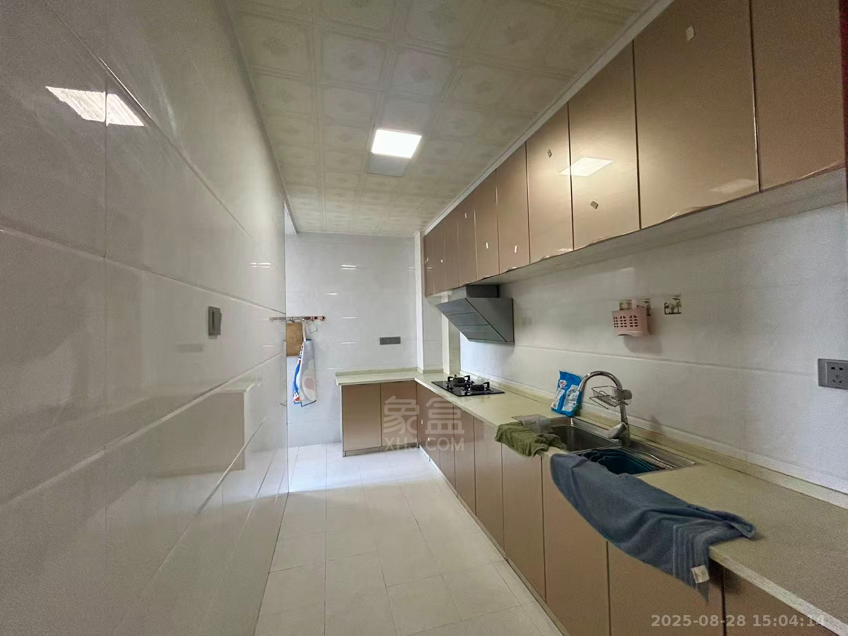 慧谷阳光  3室2厅2卫    2100.0元/月室内图