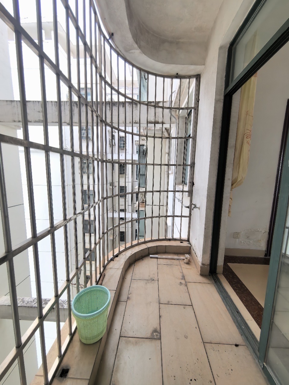 华荣府  4室2厅2卫    150.0万 华荣府  4室2厅2卫    150.0万客厅