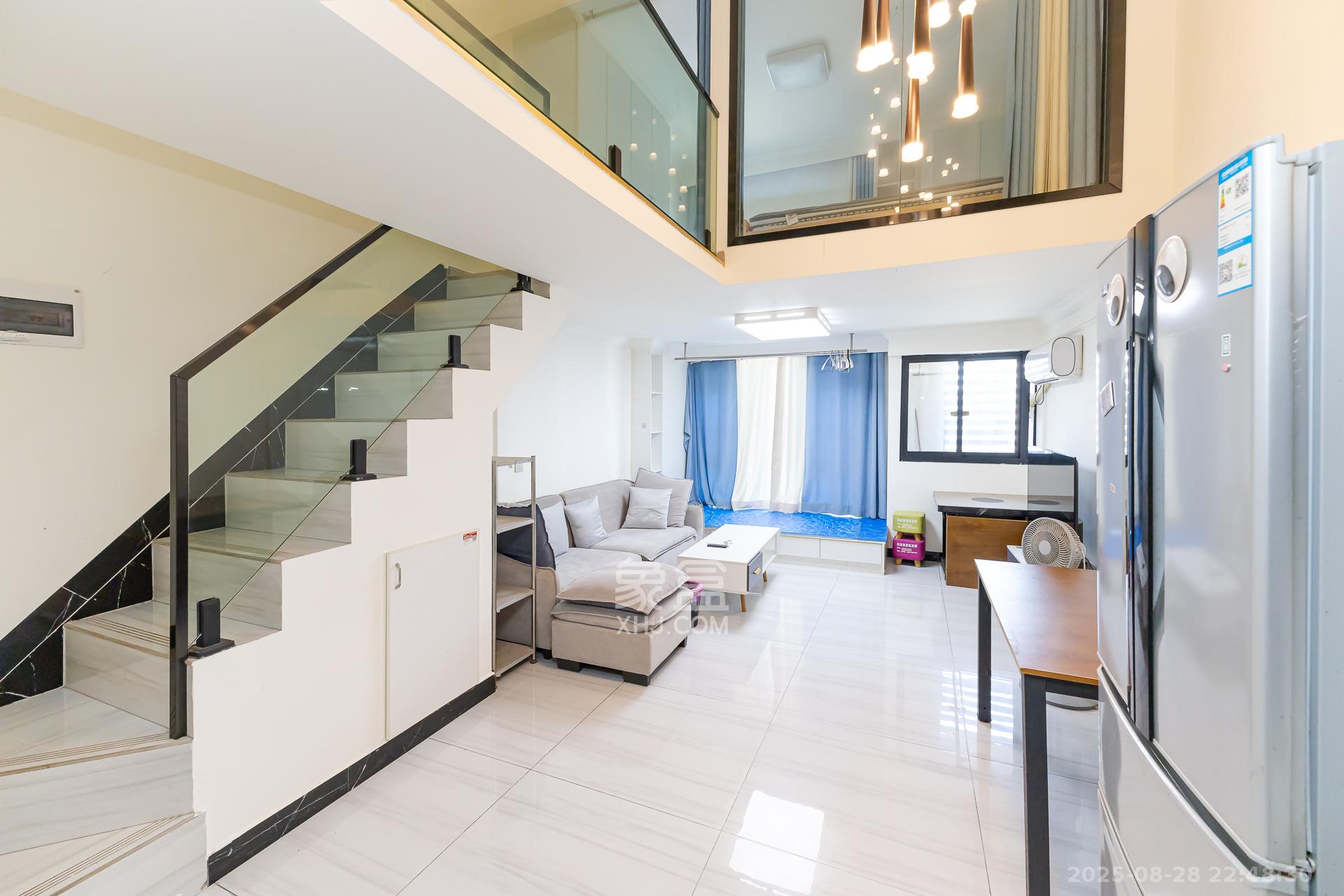 嘉宇银杉(嘉宇西苑)  1室0厅0卫    30.0万 嘉宇银杉(嘉宇西苑)  1室0厅0卫    30.0万客厅