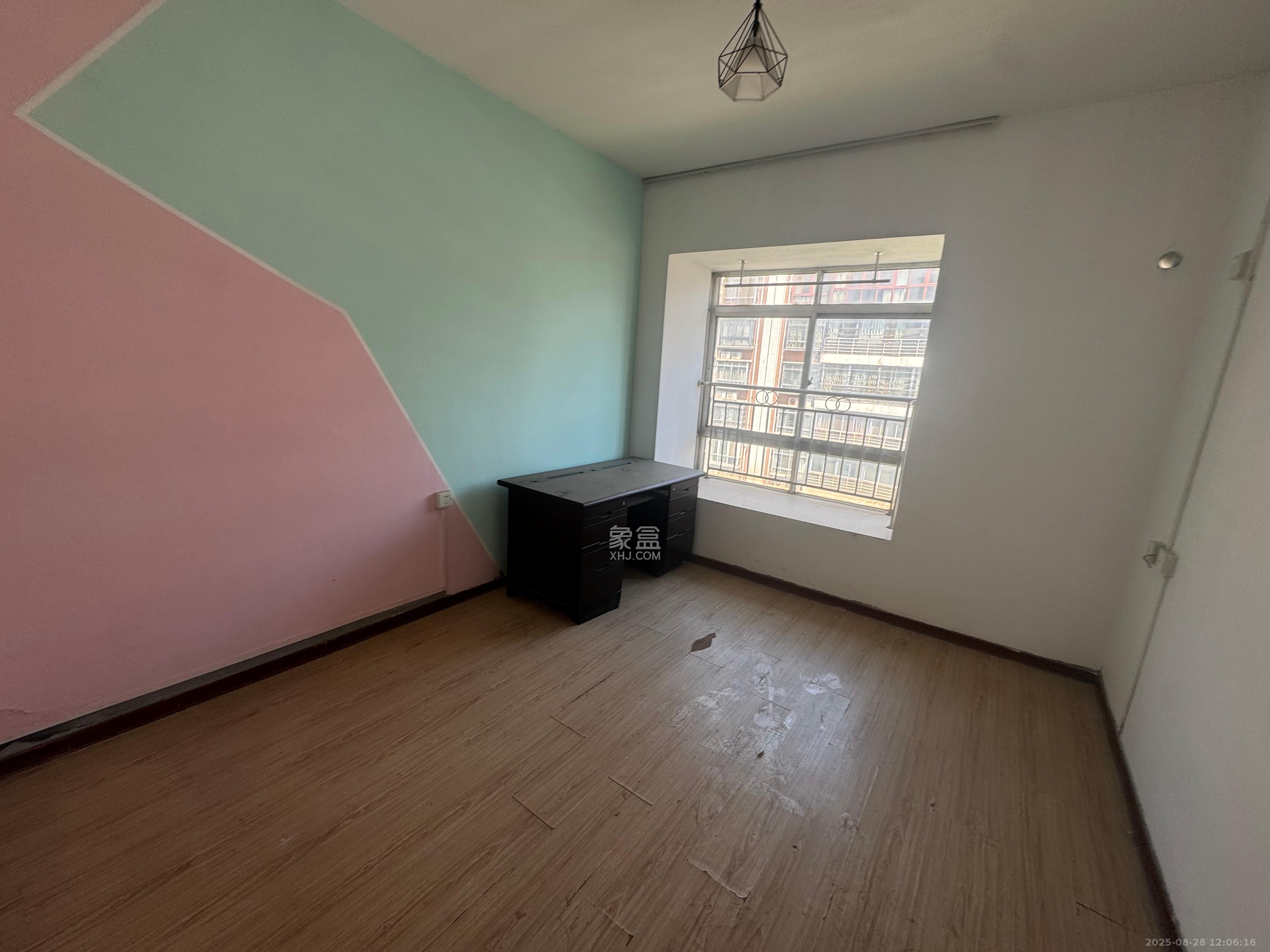 湘林家园(湘林小区电梯房) 4室2厅2卫 3000.0元/月 湘林家园(湘林小区电梯房) 4室2厅2卫 3000.0元/月室内图