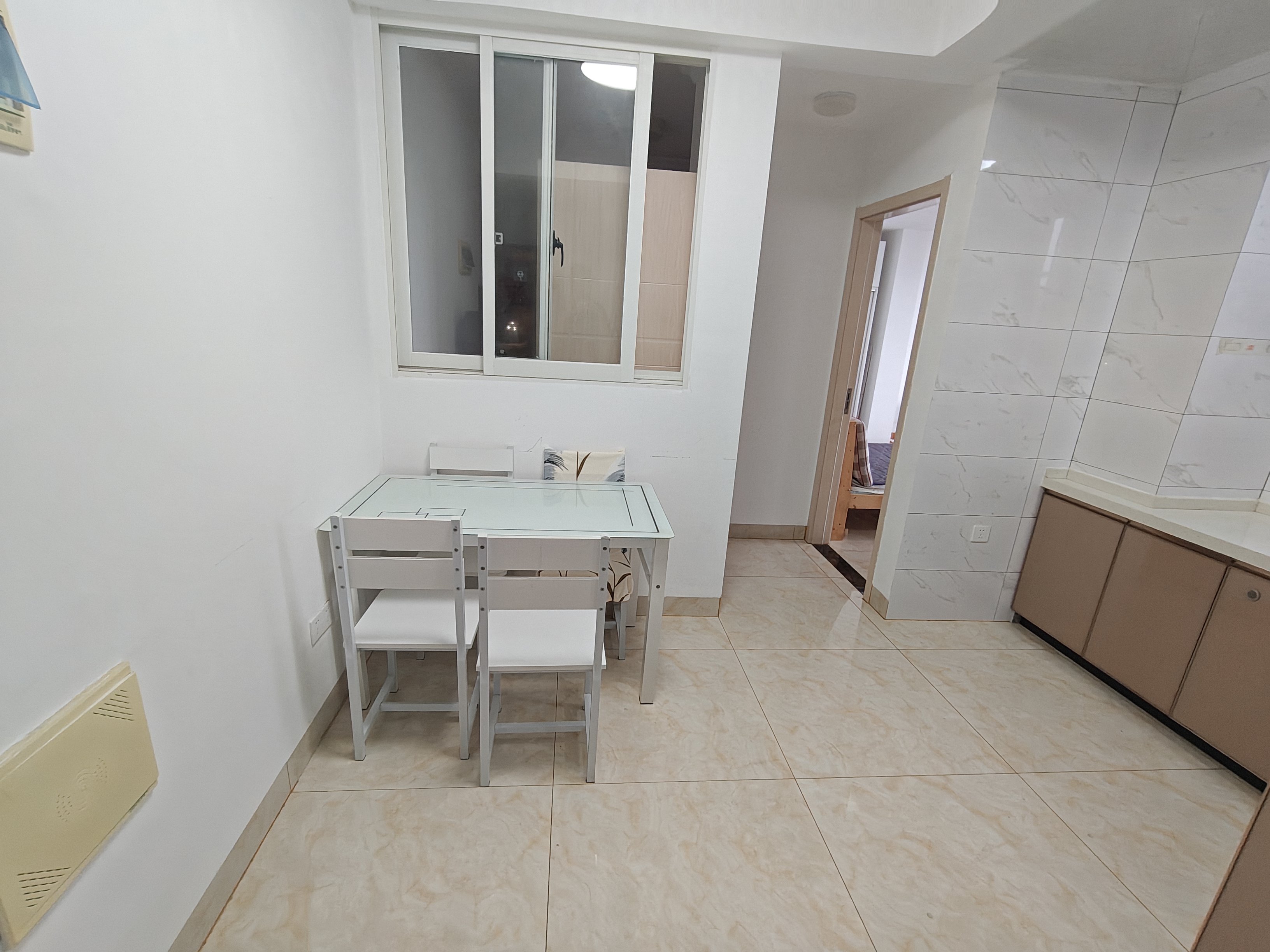 海秀天成  2室1厅1卫    1800.0元/月 海秀天成  2室1厅1卫    1800.0元/月室内图