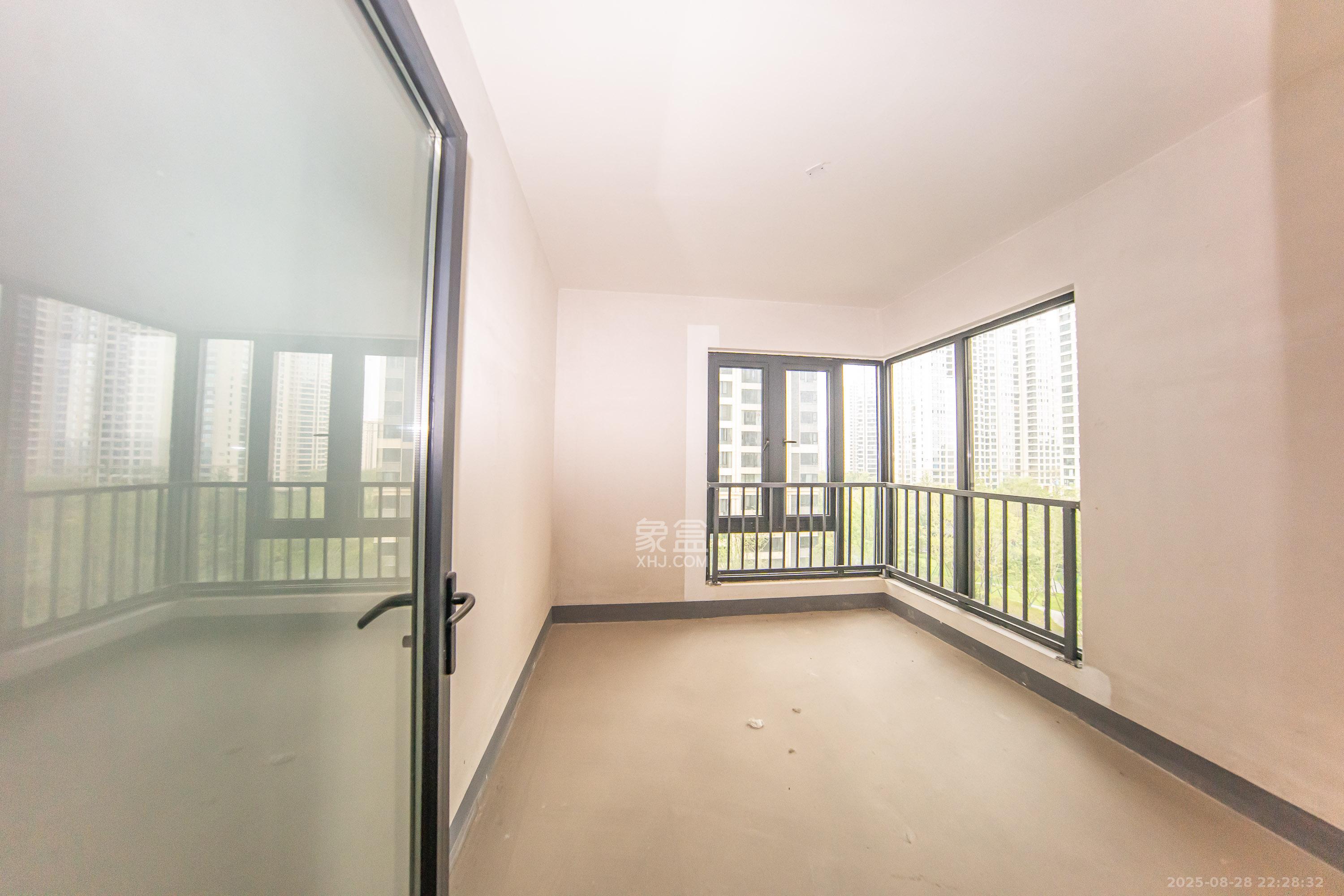 建投象山国际  6室2厅3卫    215.0万 建投象山国际  6室2厅3卫    215.0万卧室