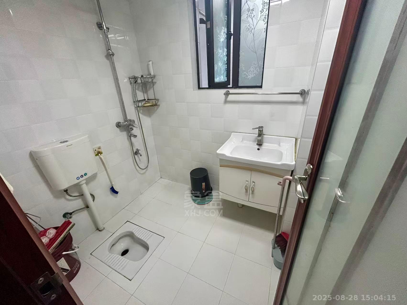 慧谷阳光  3室2厅2卫    2100.0元/月室内图