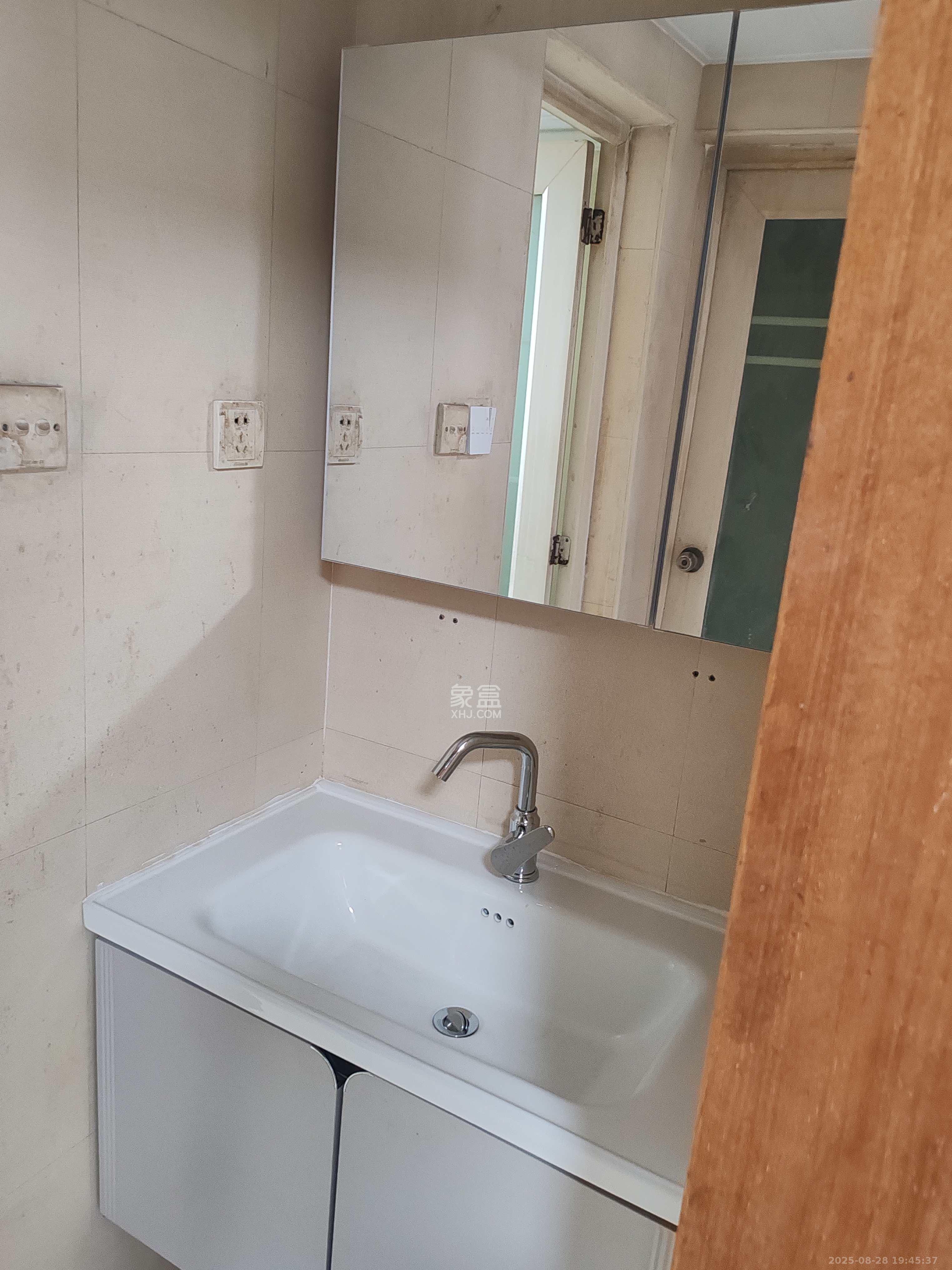 德润园  3室2厅1卫    2000.0元/月室内图