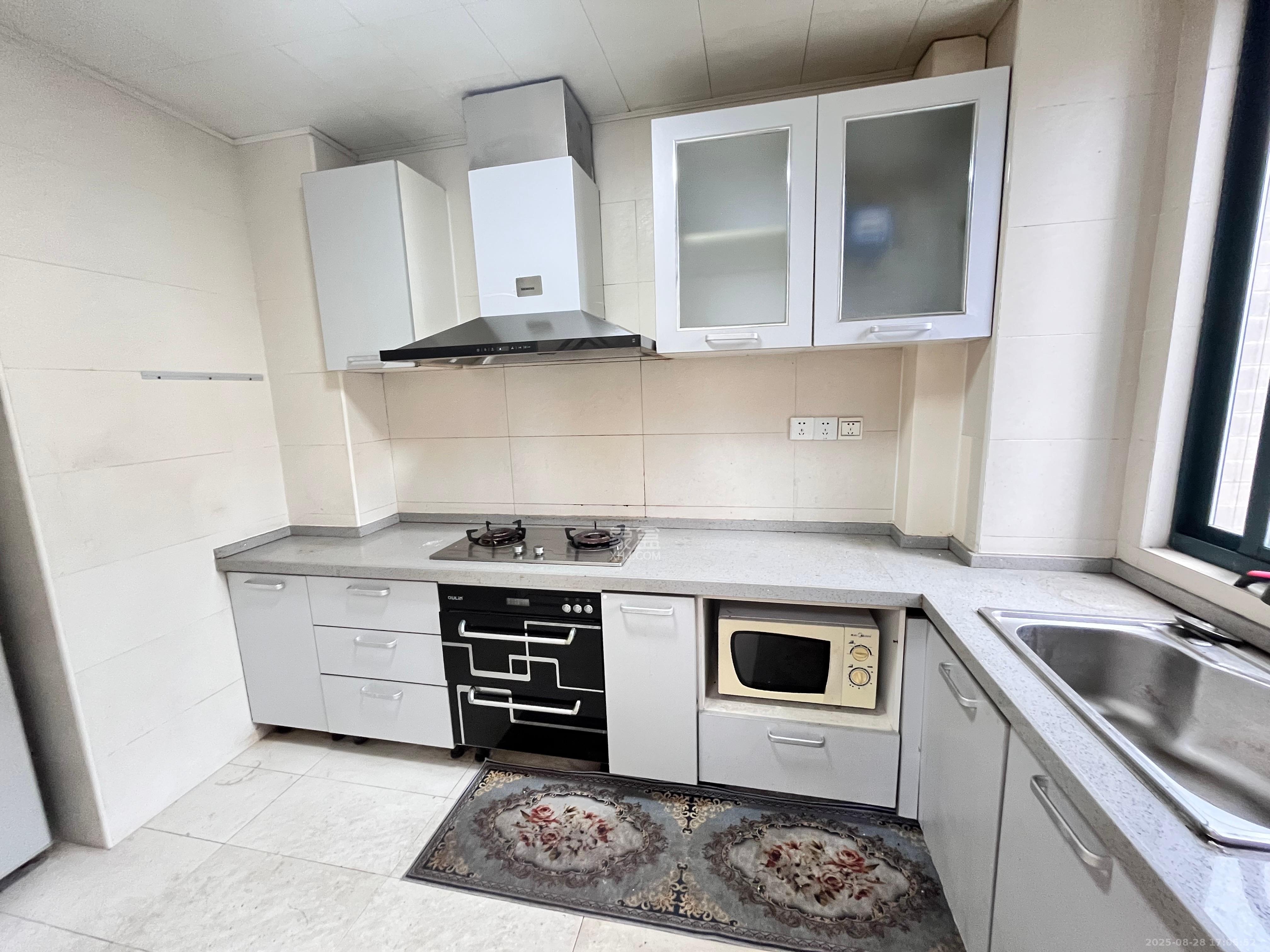 星城世家 3室2厅2卫 3500.0元/月 星城世家 3室2厅2卫 3500.0元/月室内图