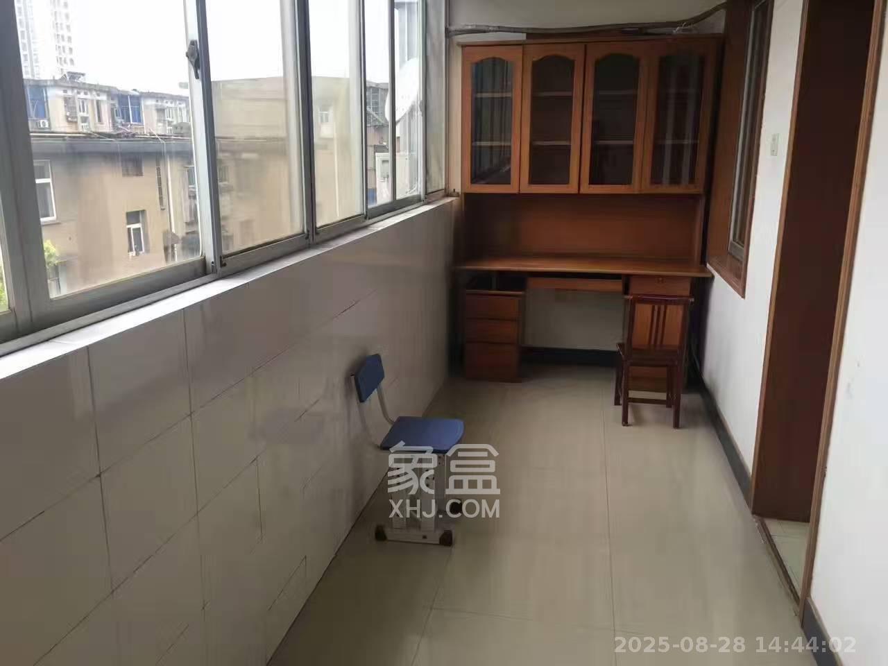 中建五局信和苑三区 3室1厅1卫 1700.0元/月 中建五局信和苑三区 3室1厅1卫 1700.0元/月室内图