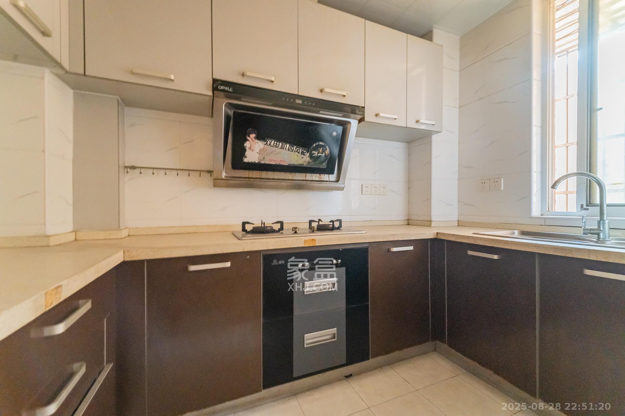 泊林晶城 4室2厅1卫 88.0万 泊林晶城 4室2厅1卫 88.0万厨房