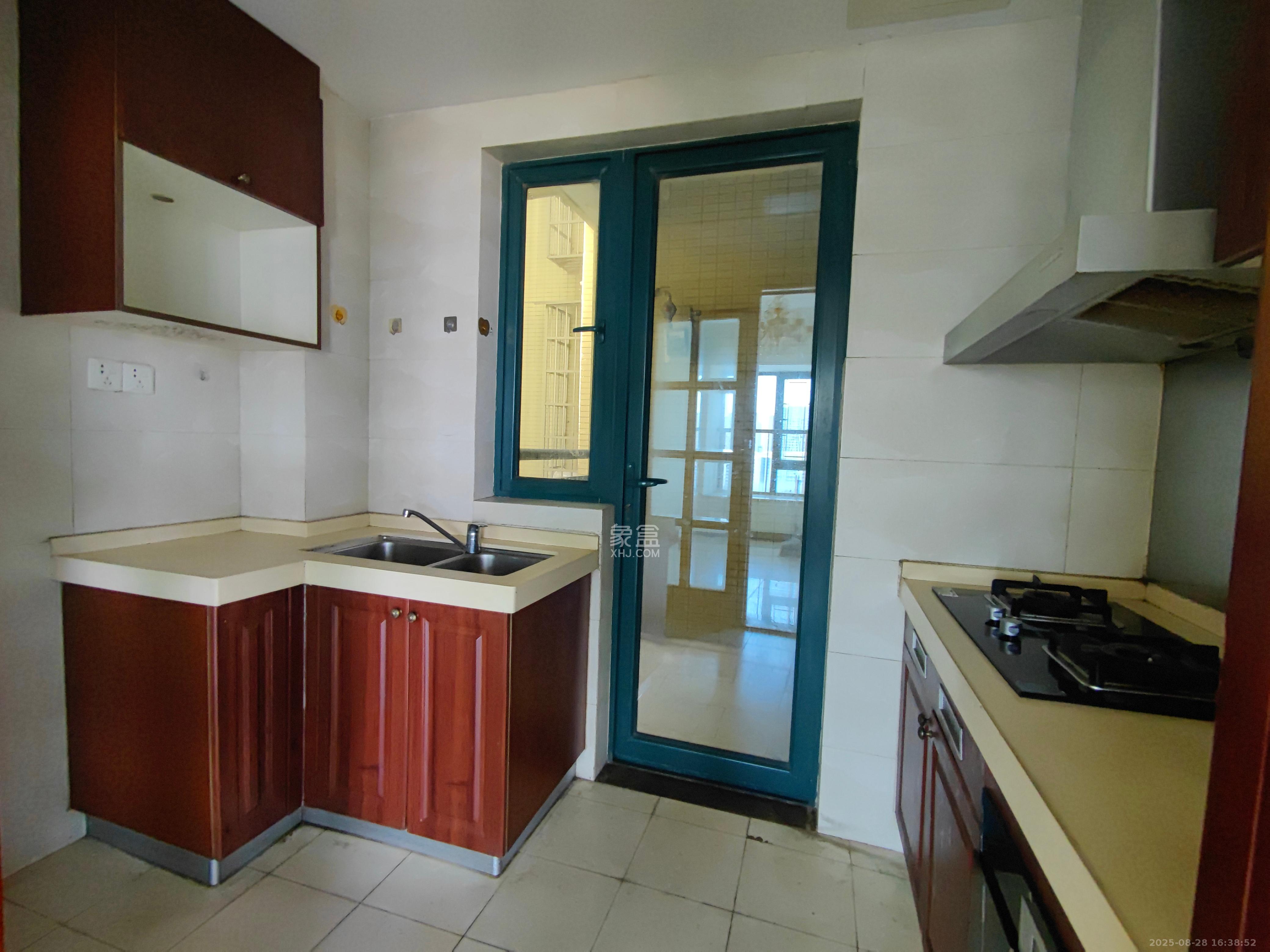 恒大雅苑 3室2厅2卫 2200.0元/月 恒大雅苑 3室2厅2卫 2200.0元/月室内图