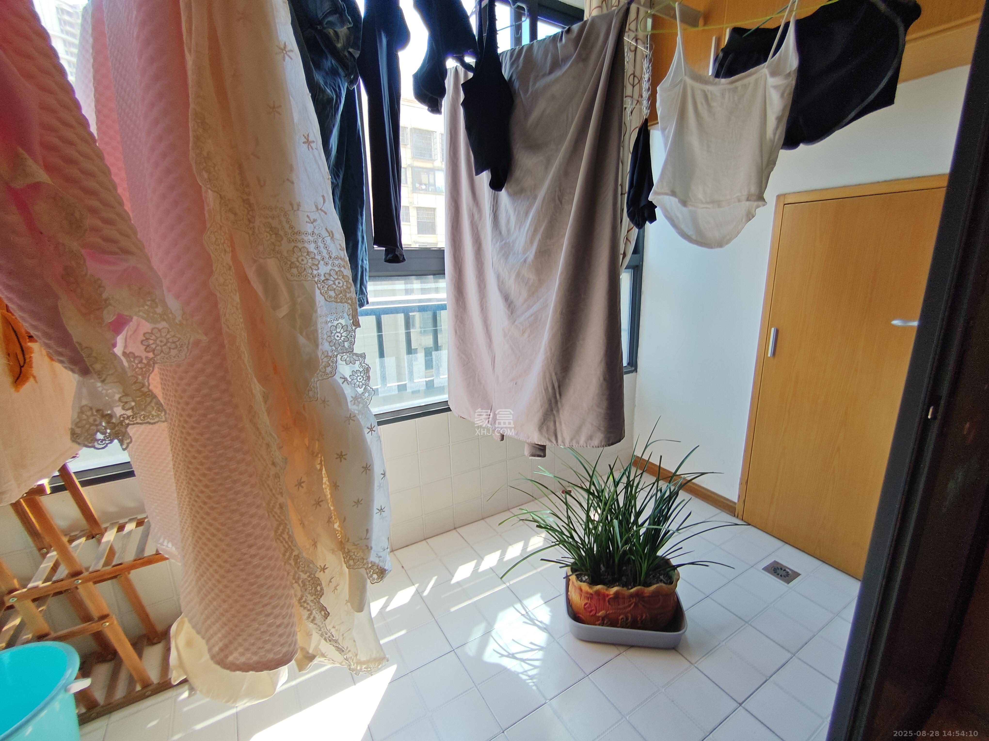 保利麓谷林语A区  3室2厅1卫    2300.0元/月 保利麓谷林语A区  3室2厅1卫    2300.0元/月室内图