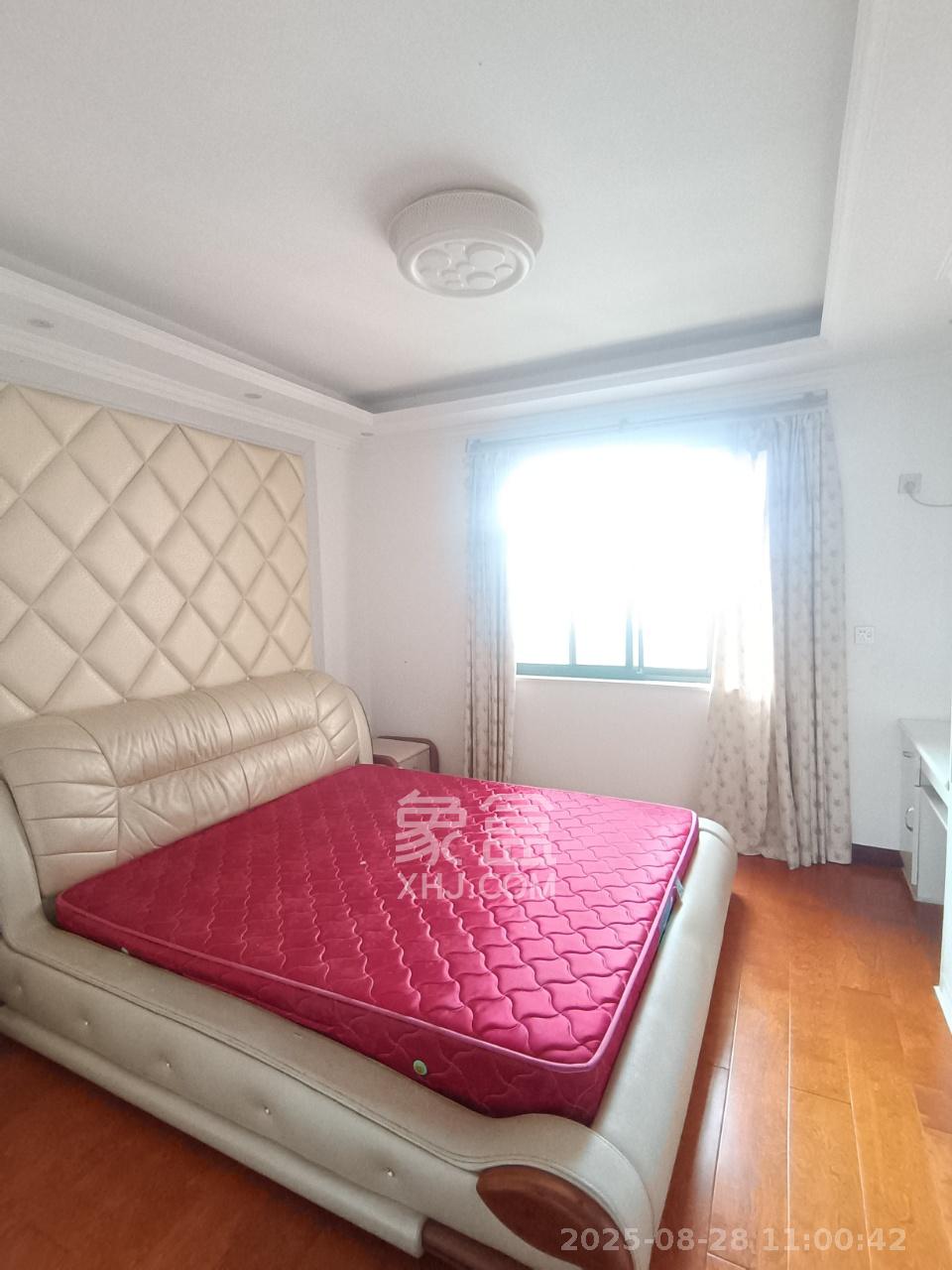 兴邦花城  4室2厅2卫    1800.0元/月室内图