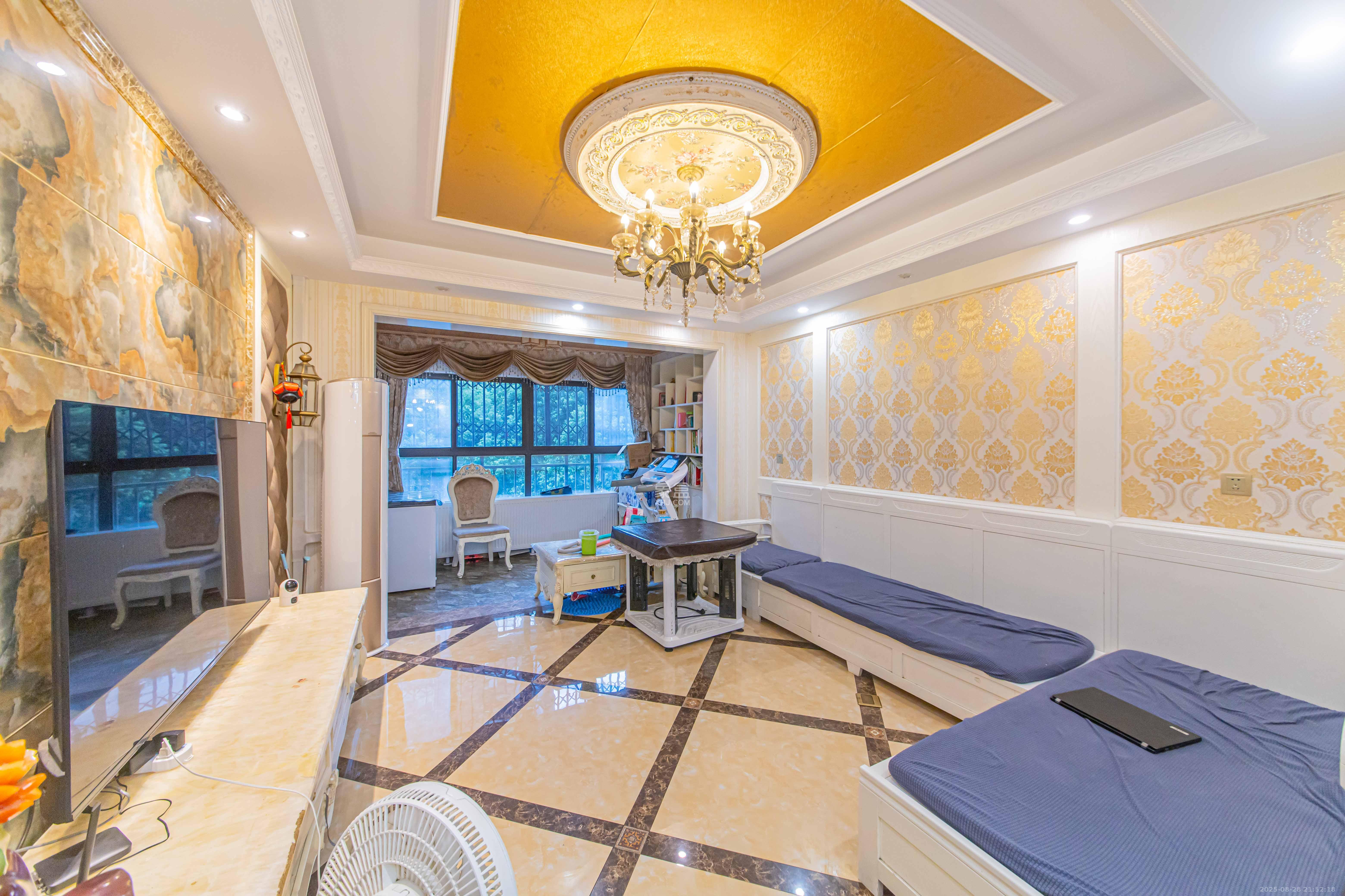 夏威夷碧水春城(碧桂园城市花园)  4室2厅2卫    135.0万 夏威夷碧水春城(碧桂园城市花园)  4室2厅2卫    135.0万客厅