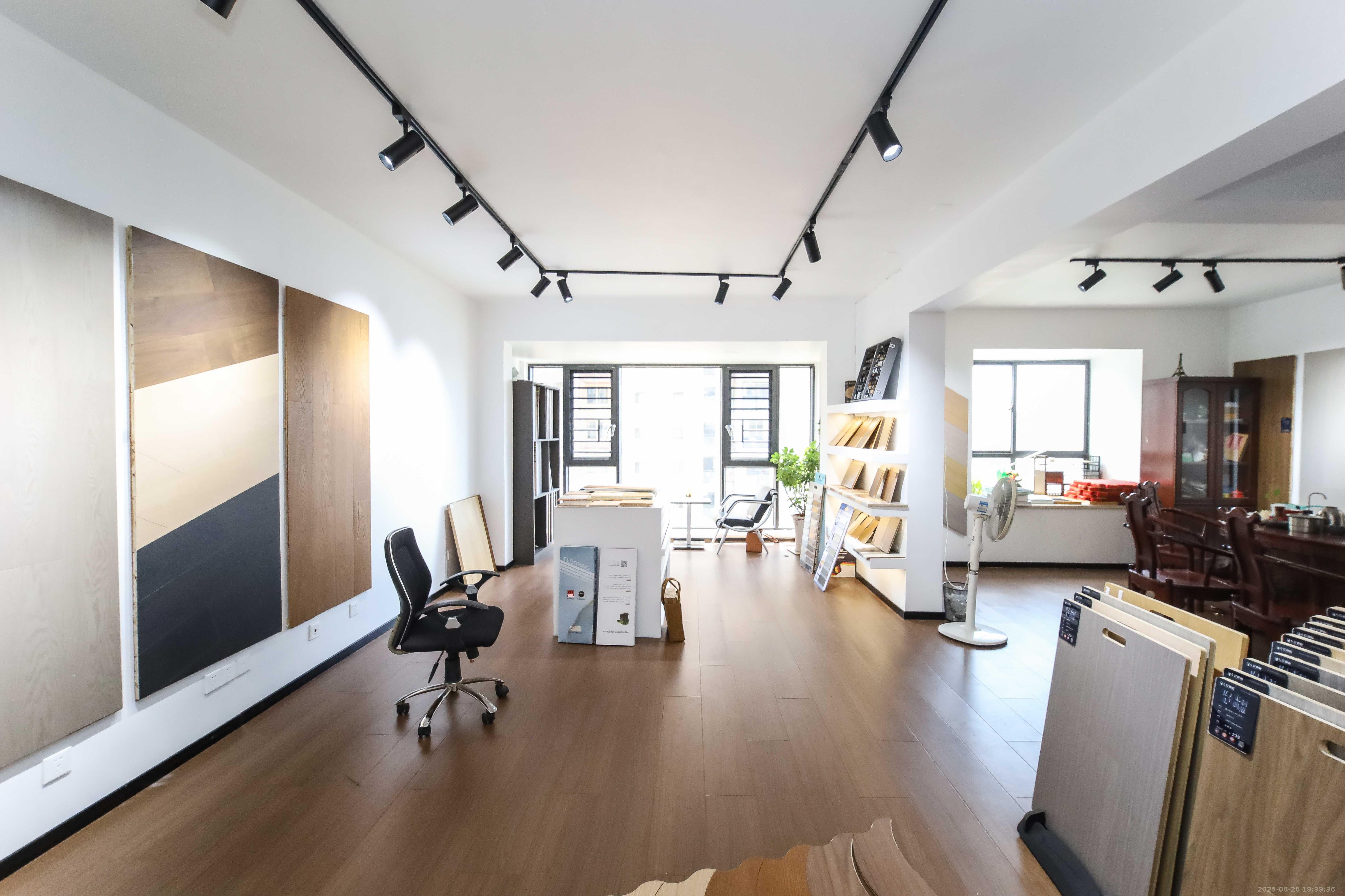 锦湘国际星城三期(锦绣苑)  1室2厅1卫    75.5万 锦湘国际星城三期(锦绣苑)  1室2厅1卫    75.5万客厅